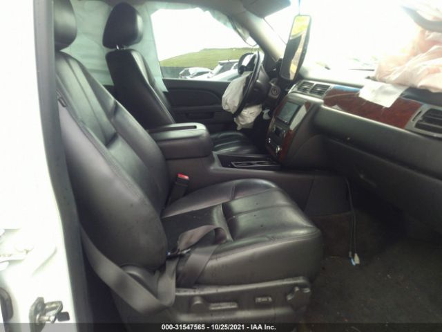 Photo 4 VIN: 1GNSCJE0XDR361310 - CHEVROLET SUBURBAN 