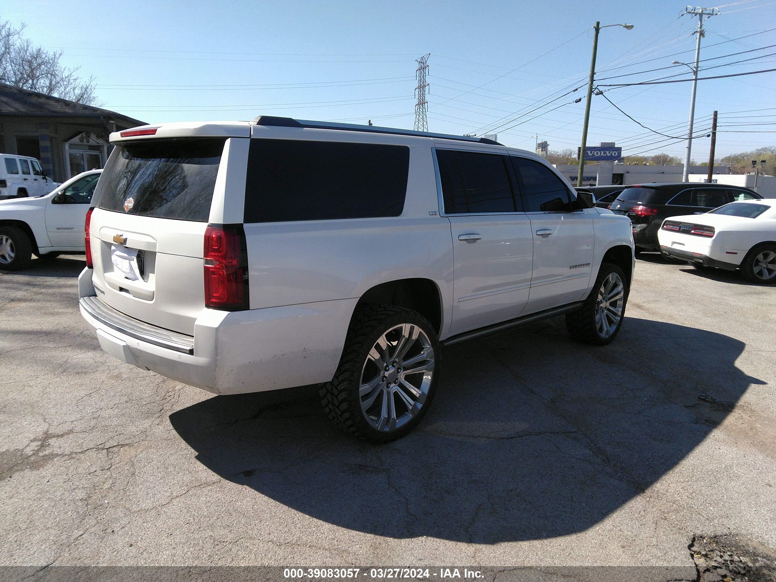 Photo 3 VIN: 1GNSCJKC0GR262756 - CHEVROLET SUBURBAN 