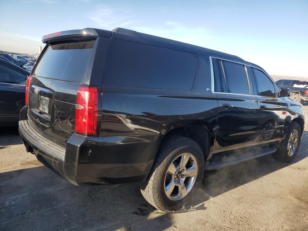 Photo 2 VIN: 1GNSCJKC3FR263964 - CHEVROLET SUBURBAN 