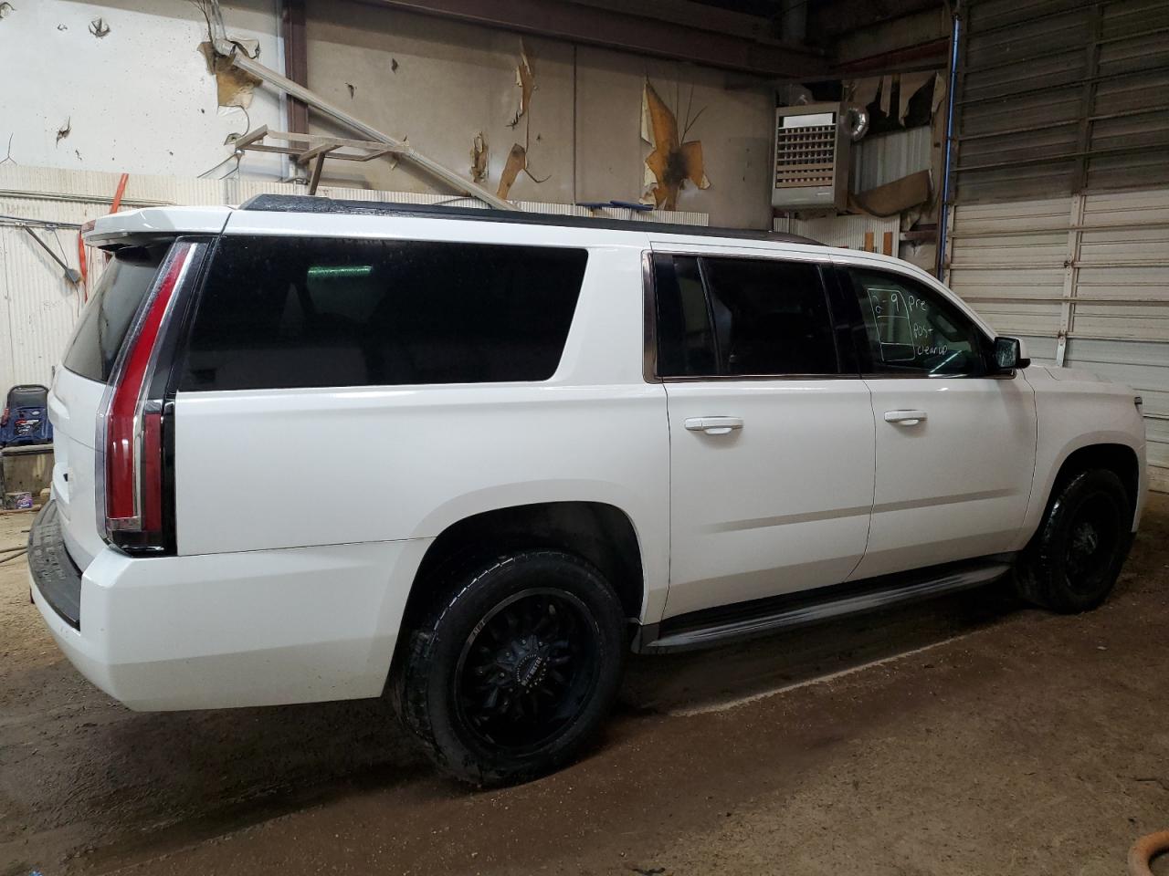 Photo 2 VIN: 1GNSCJKC3FR534134 - CHEVROLET SUBURBAN 