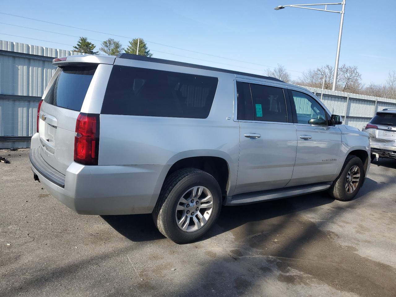 Photo 2 VIN: 1GNSCJKC5FR293256 - CHEVROLET SUBURBAN 