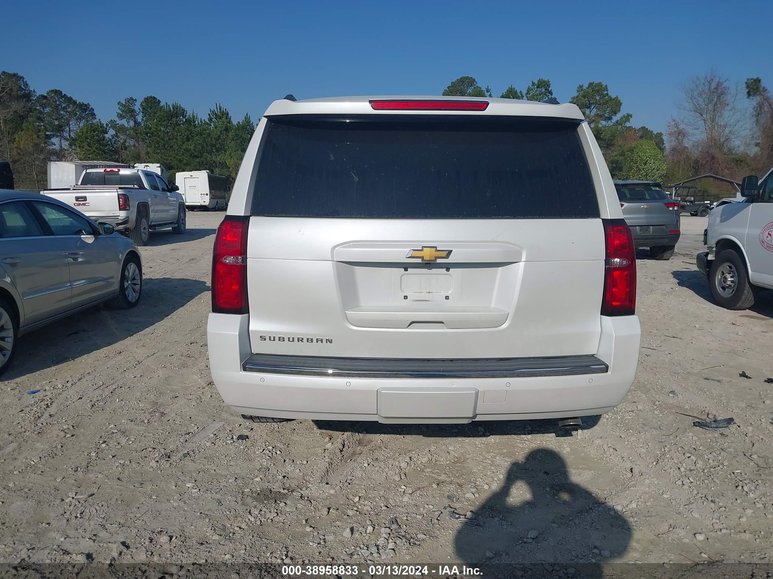 Photo 14 VIN: 1GNSCJKC5GR405605 - CHEVROLET SUBURBAN 