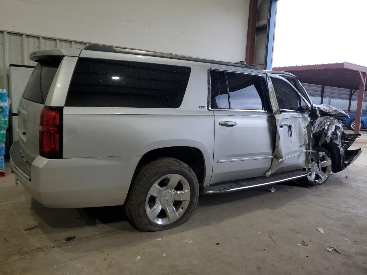 Photo 2 VIN: 1GNSCJKC8GR114497 - CHEVROLET SUBURBAN 