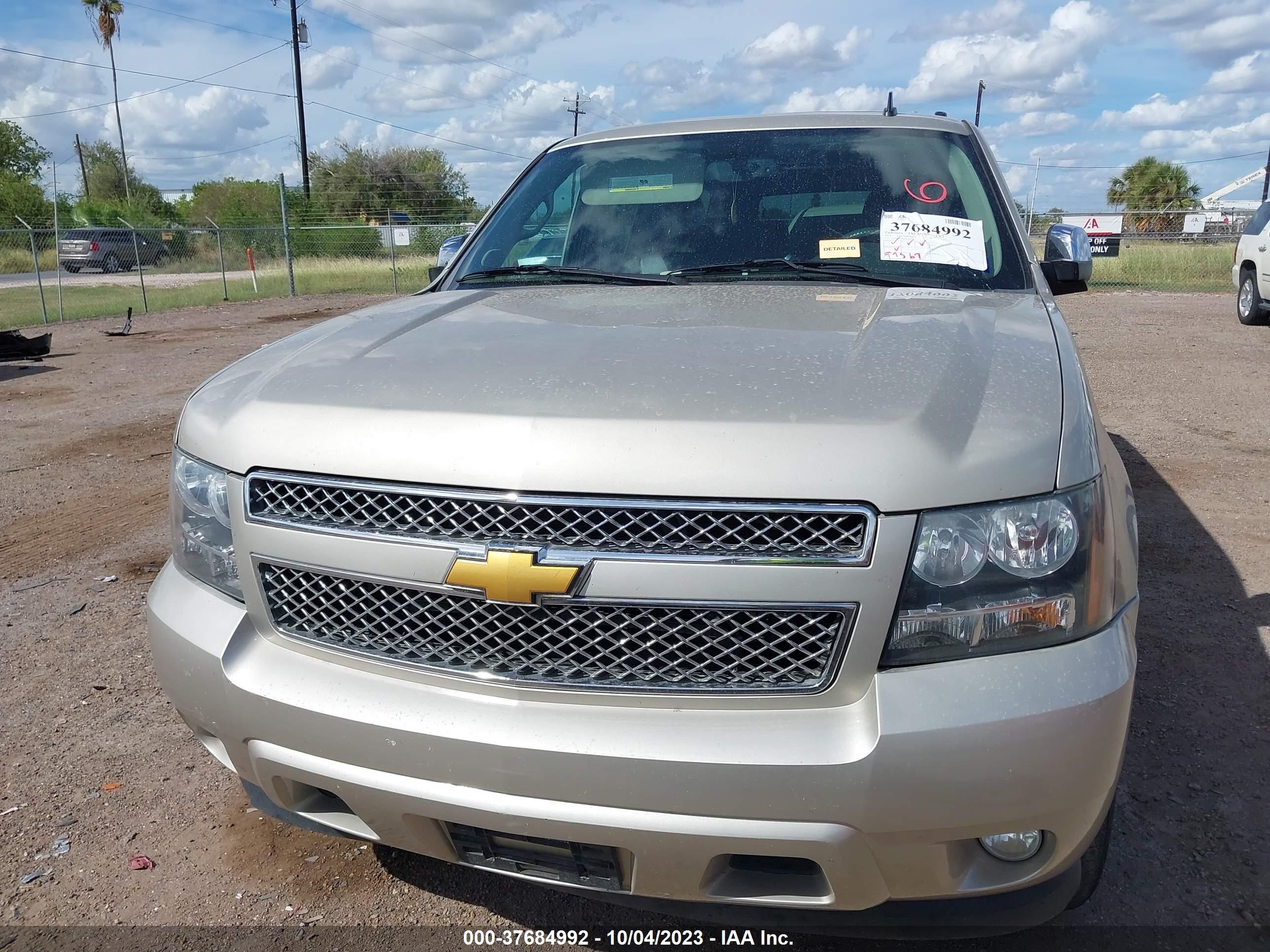 Photo 11 VIN: 1GNSCKE02ER109364 - CHEVROLET SUBURBAN 