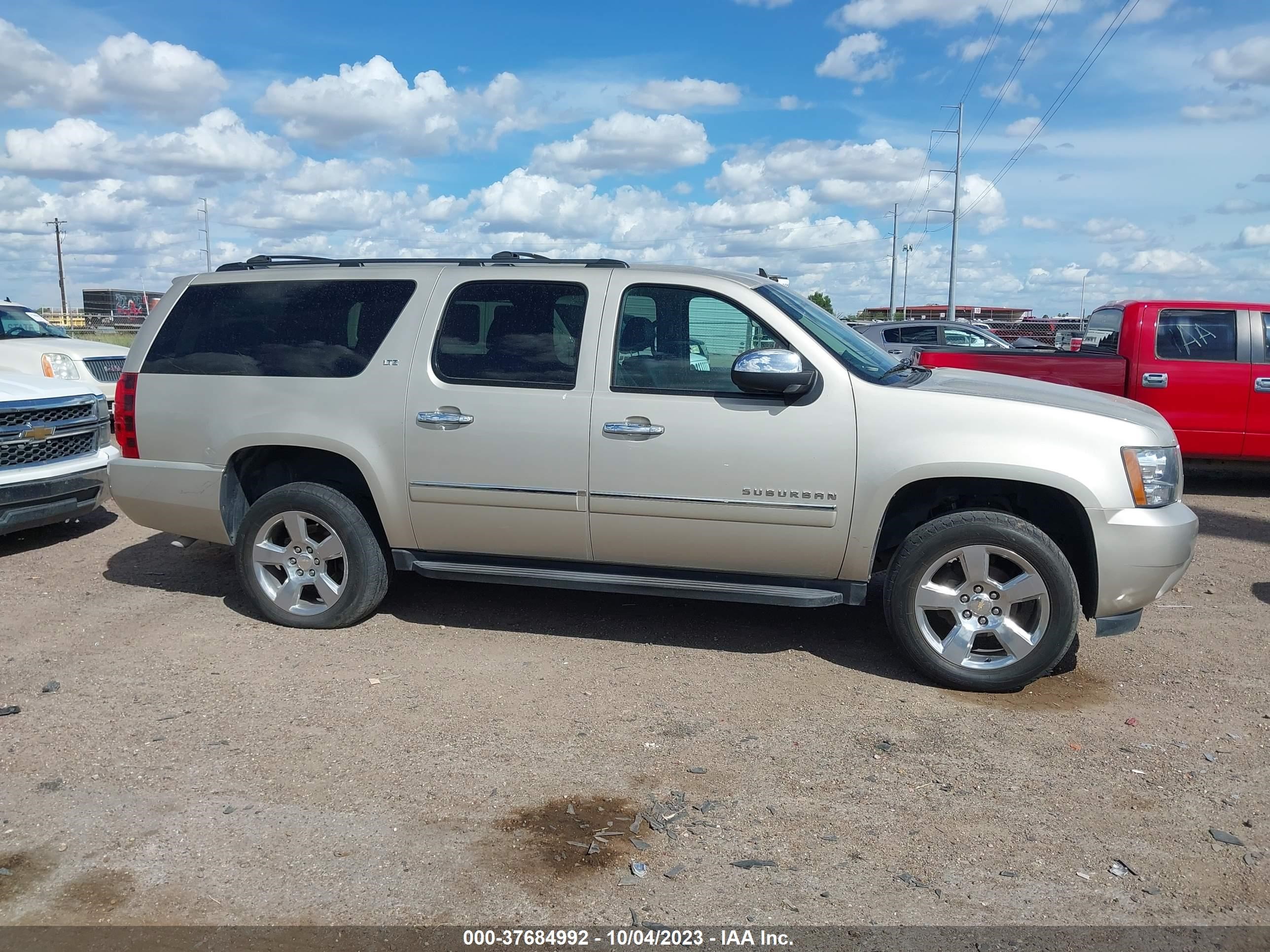 Photo 12 VIN: 1GNSCKE02ER109364 - CHEVROLET SUBURBAN 