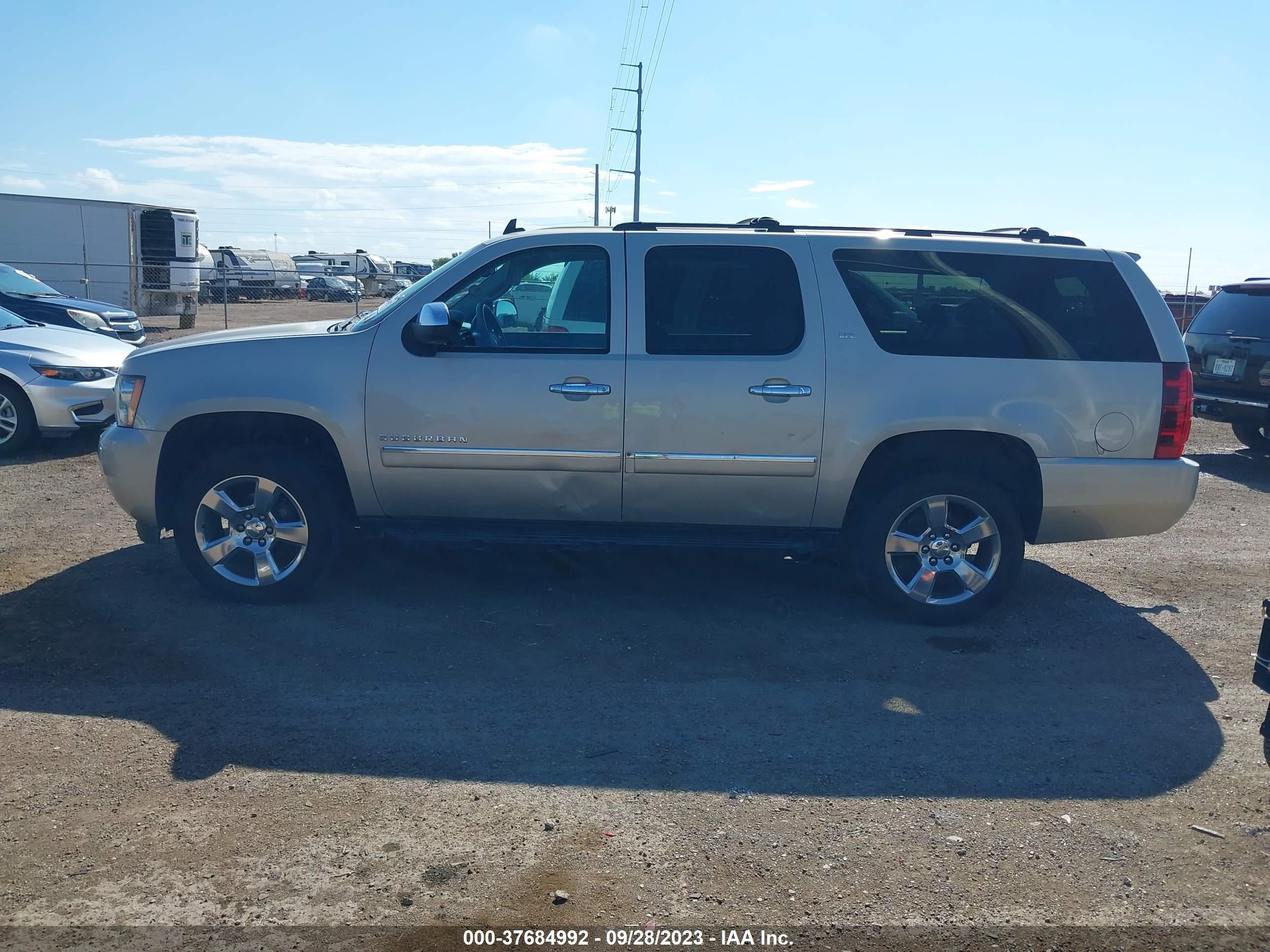 Photo 13 VIN: 1GNSCKE02ER109364 - CHEVROLET SUBURBAN 