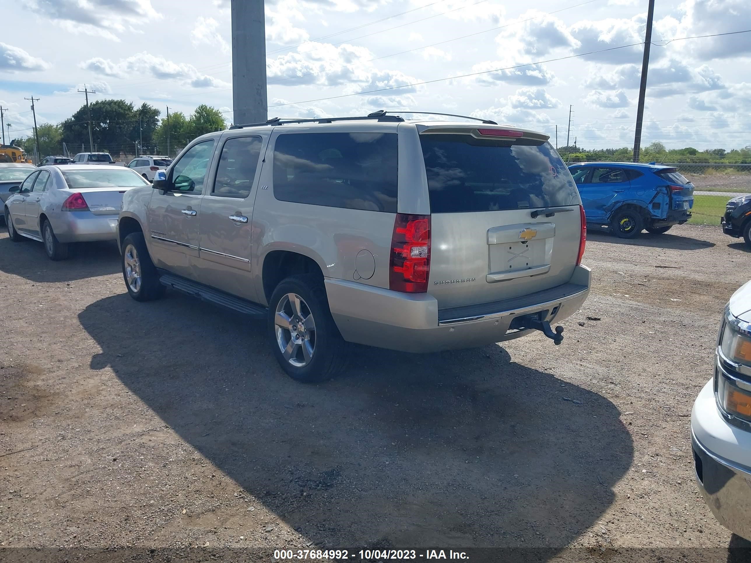 Photo 2 VIN: 1GNSCKE02ER109364 - CHEVROLET SUBURBAN 