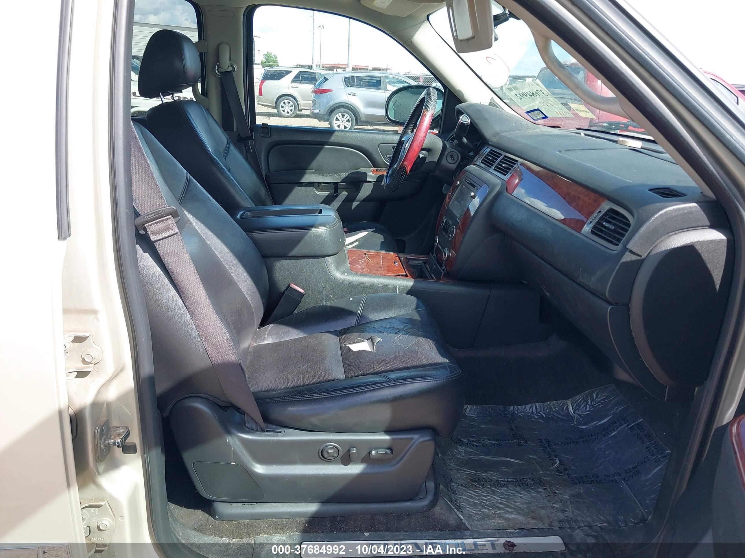 Photo 4 VIN: 1GNSCKE02ER109364 - CHEVROLET SUBURBAN 