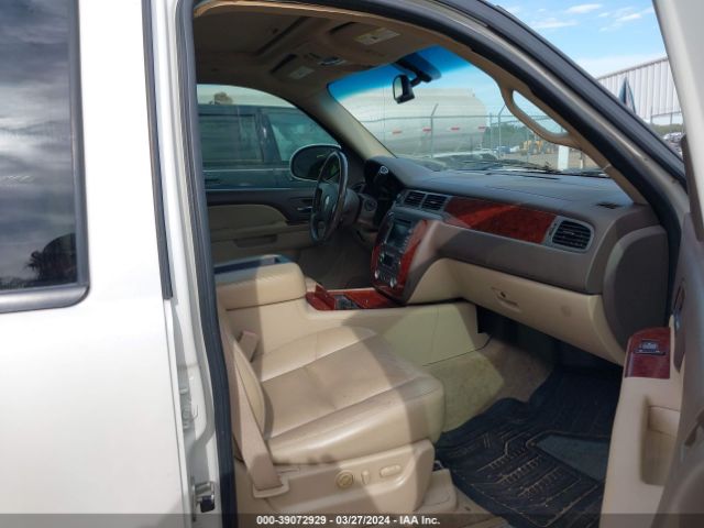 Photo 4 VIN: 1GNSCKE04BR180691 - CHEVROLET SUBURBAN 1500 