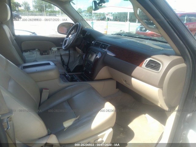 Photo 4 VIN: 1GNSCKE04ER163927 - CHEVROLET SUBURBAN 