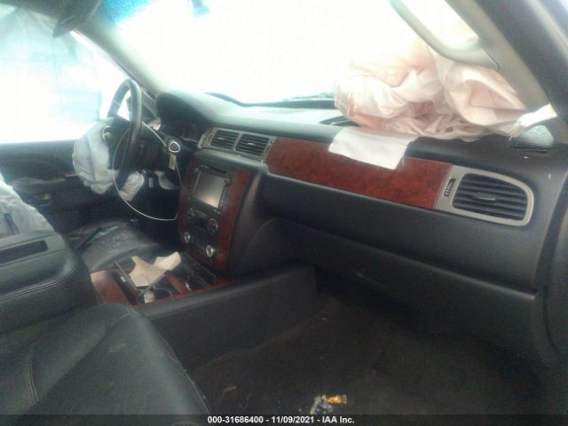 Photo 4 VIN: 1GNSCKE05DR206458 - CHEVROLET SUBURBAN 