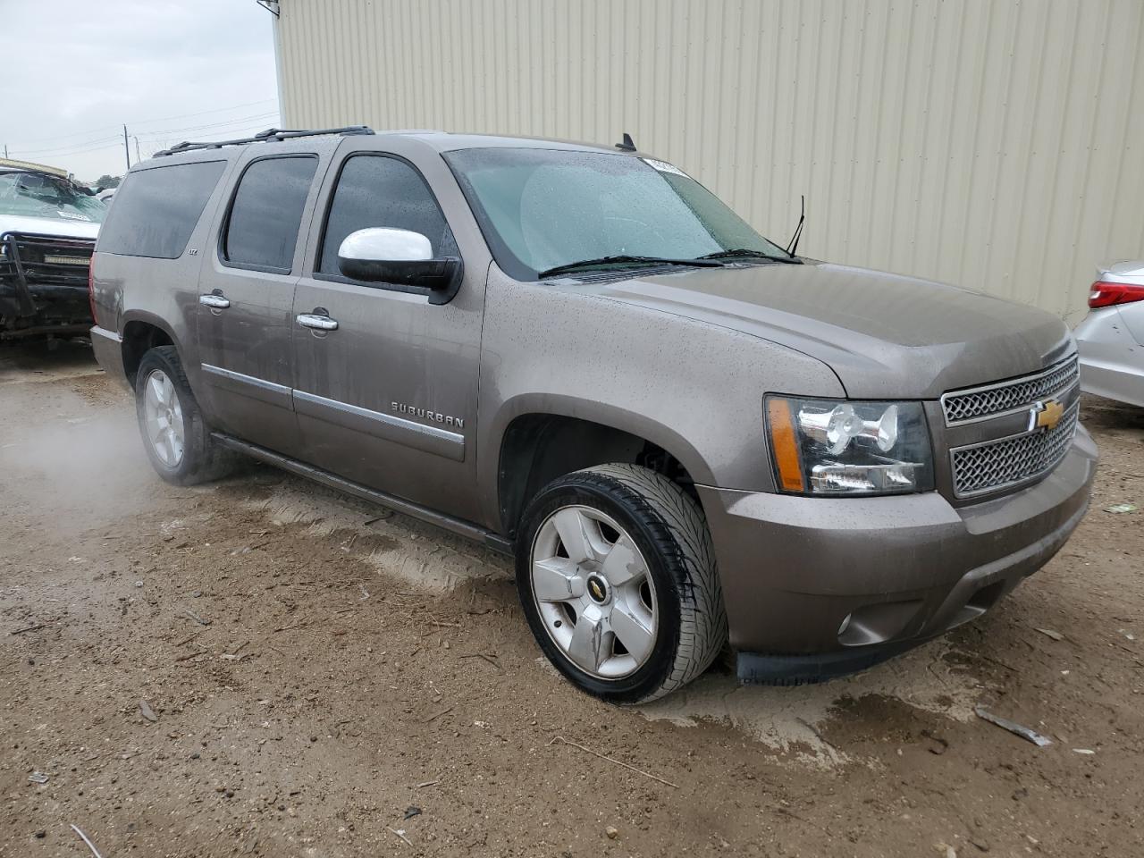 Photo 3 VIN: 1GNSCKE06DR181506 - CHEVROLET SUBURBAN 