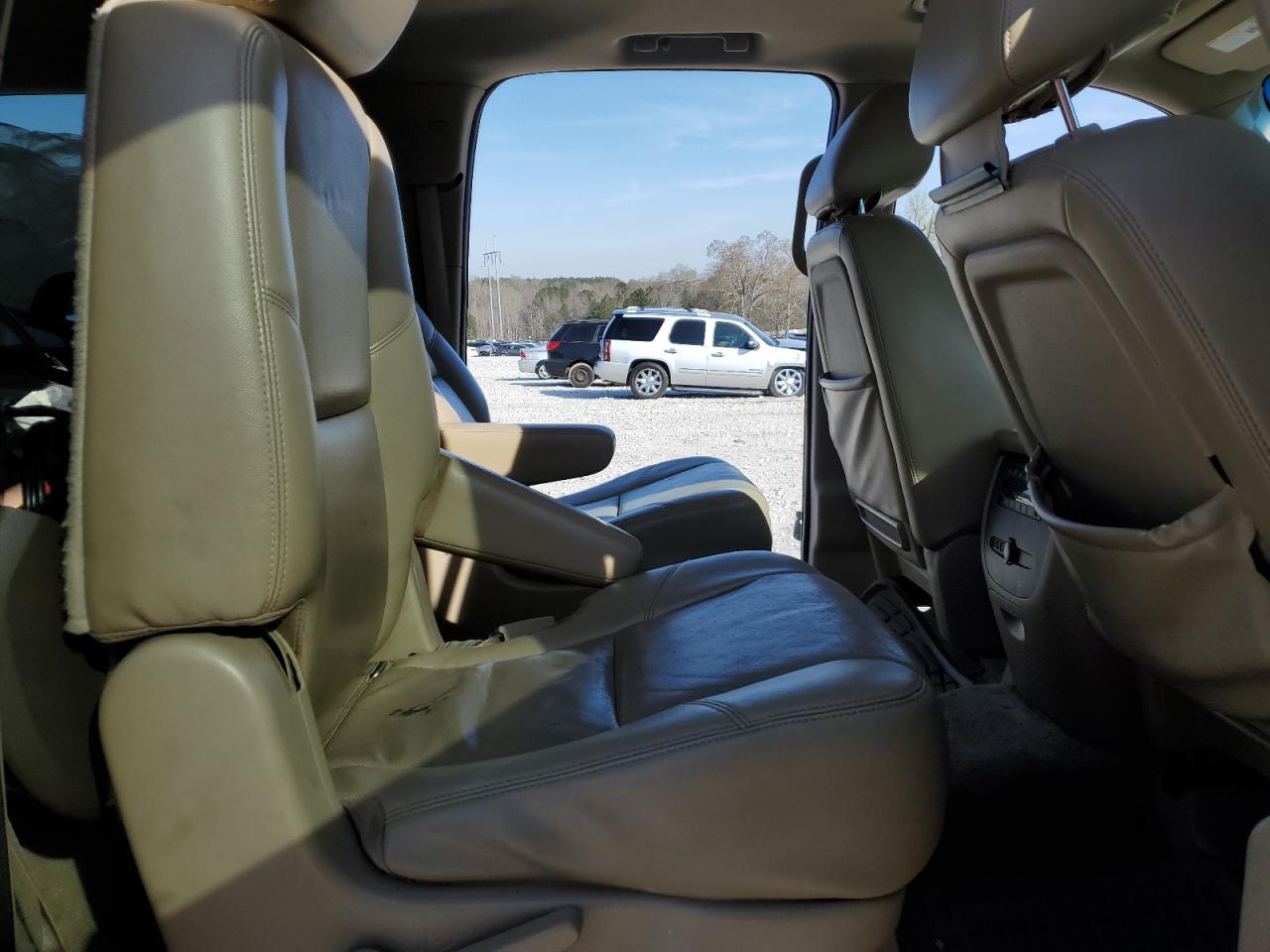 Photo 10 VIN: 1GNSCKE09BR124102 - CHEVROLET SUBURBAN 