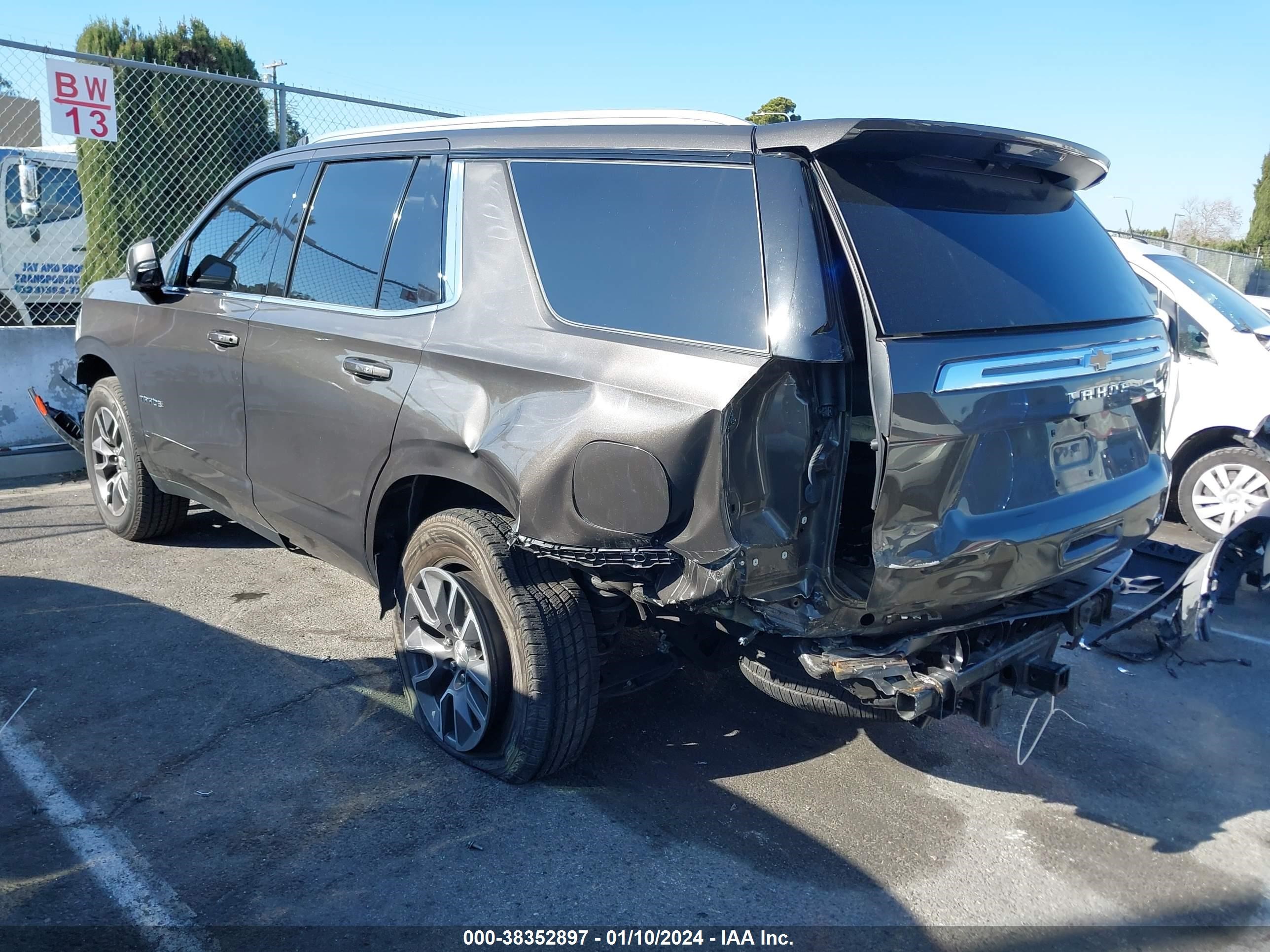 Photo 2 VIN: 1GNSCNKD4MR116159 - CHEVROLET TAHOE 