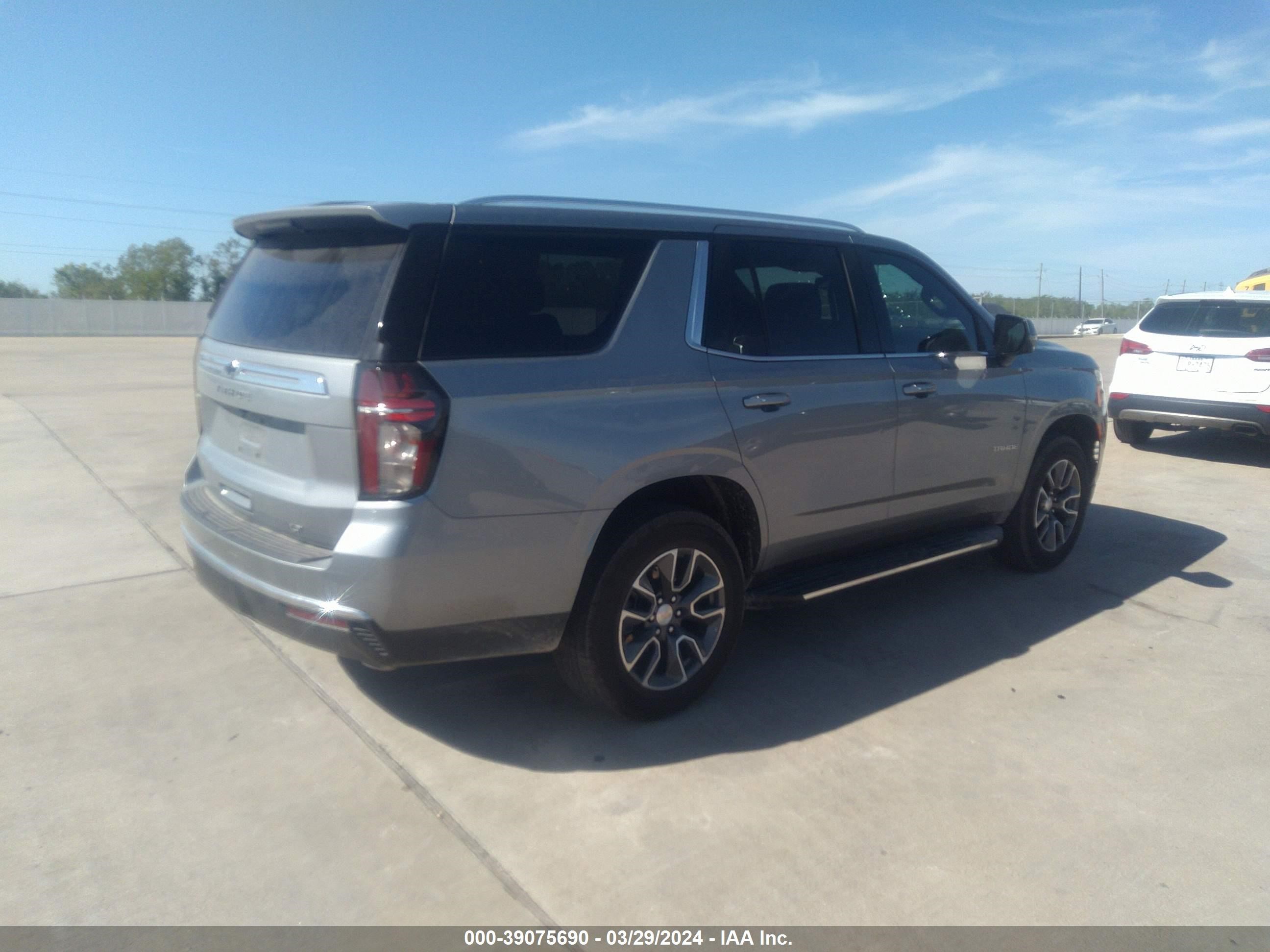 Photo 3 VIN: 1GNSCNKD5RR114248 - CHEVROLET TAHOE 