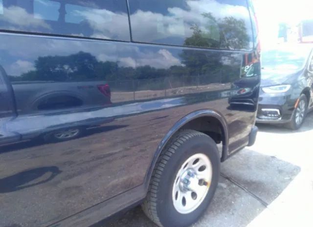 Photo 5 VIN: 1GNSHCF44E1194666 - CHEVROLET EXPRESS PASSENGER 