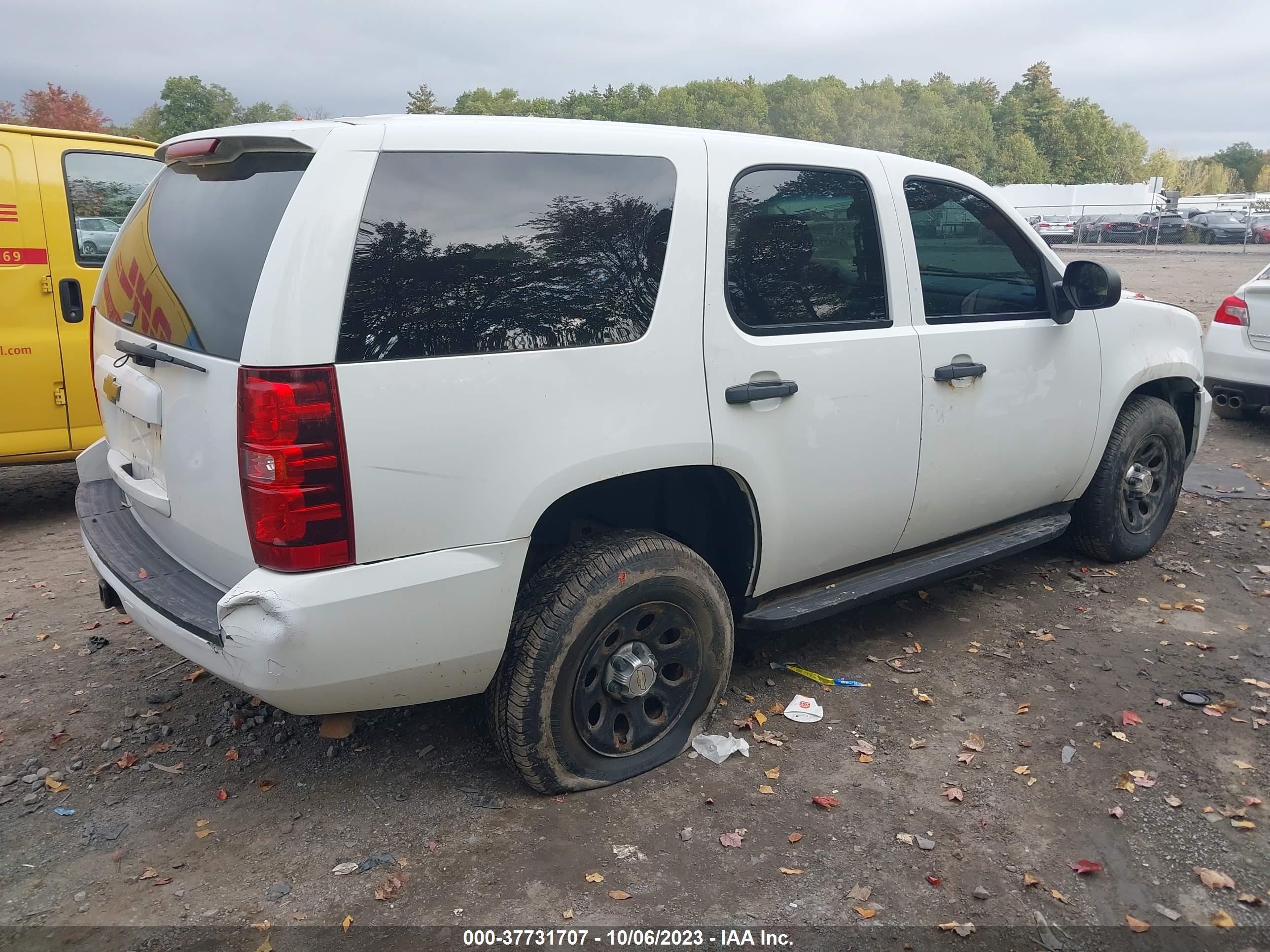 Photo 4 VIN: 1GNSK2E02CR298565 - CHEVROLET TAHOE 