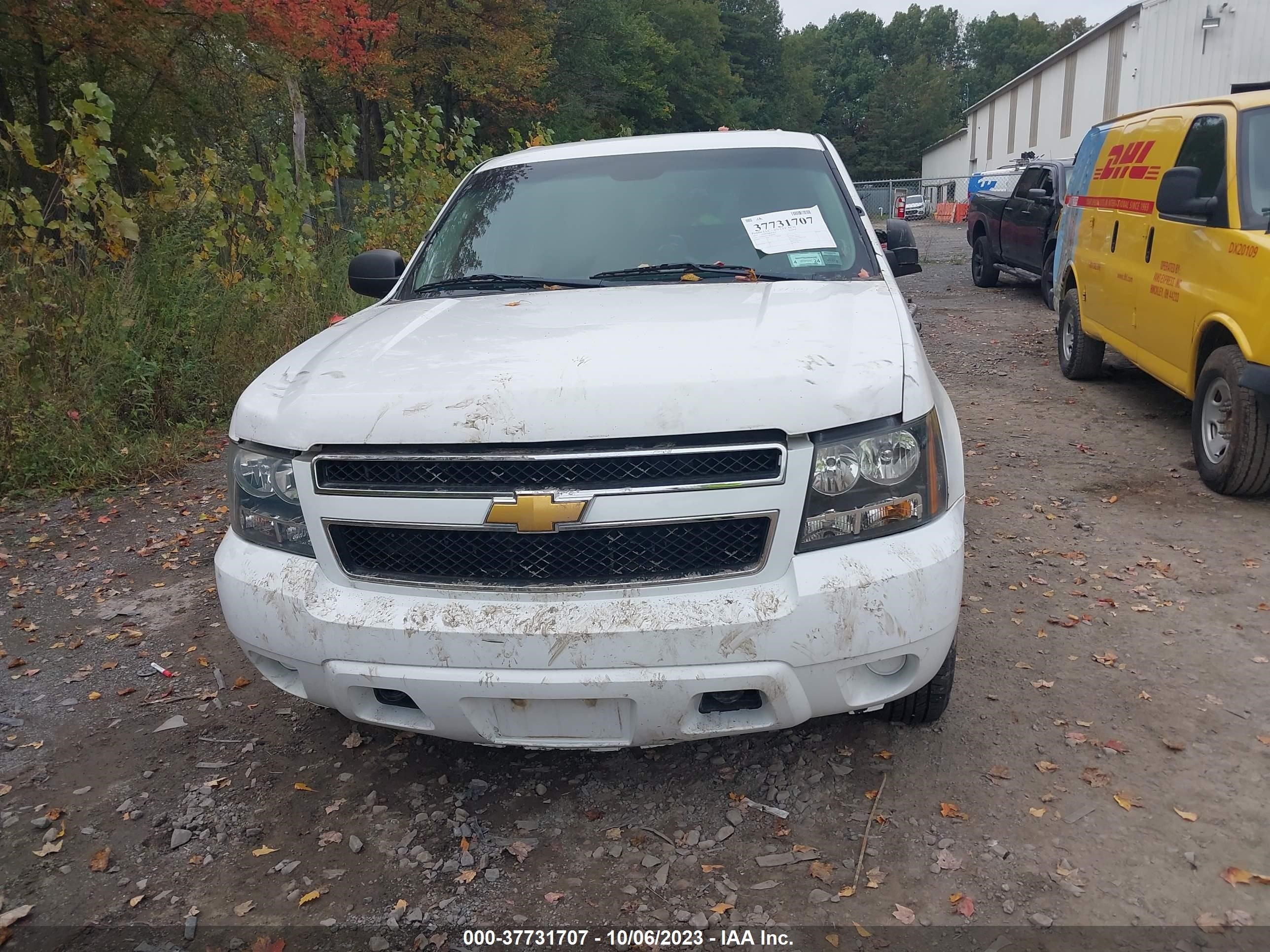 Photo 6 VIN: 1GNSK2E02CR298565 - CHEVROLET TAHOE 