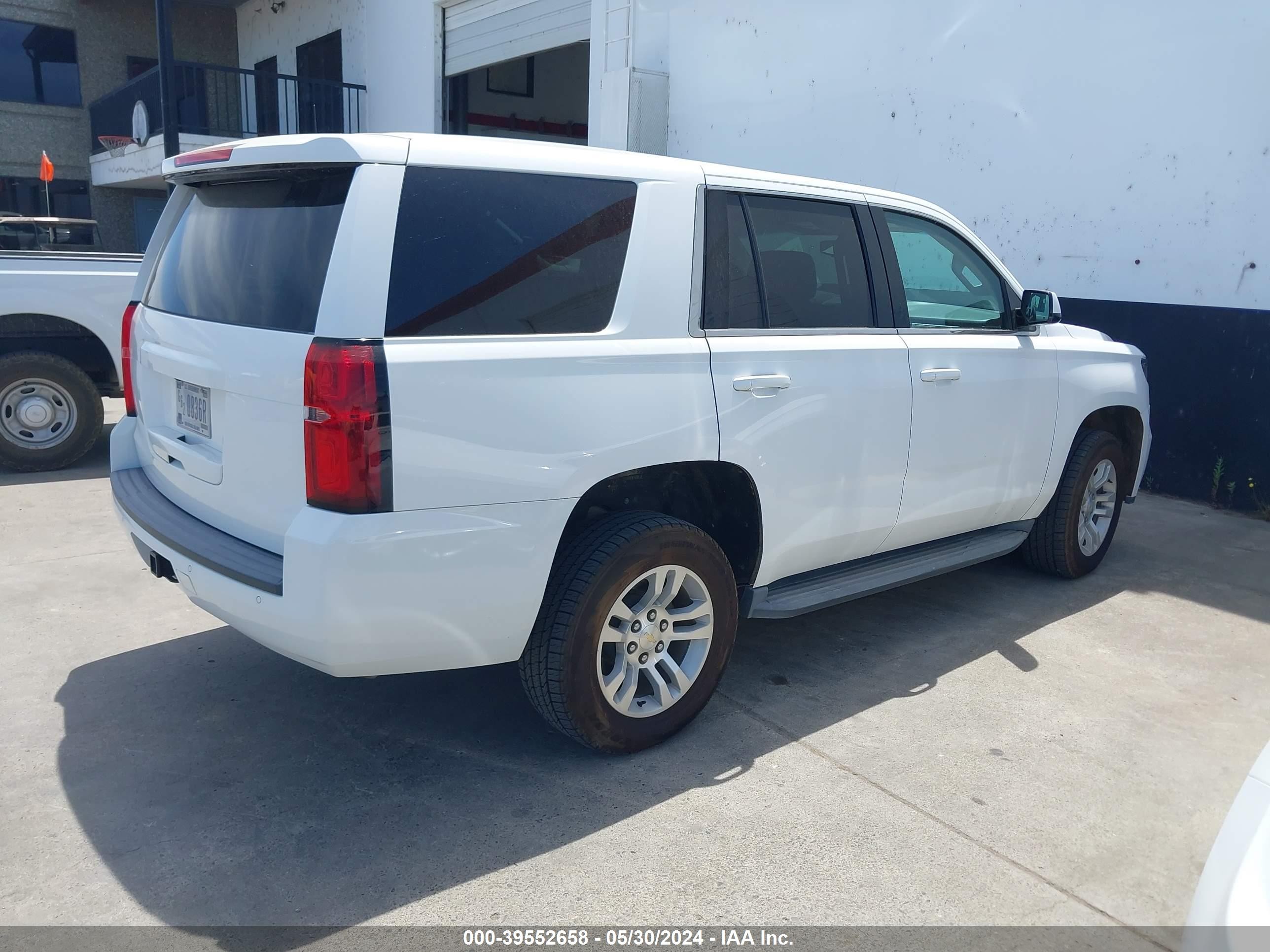 Photo 3 VIN: 1GNSK3EC1FR689677 - CHEVROLET TAHOE 