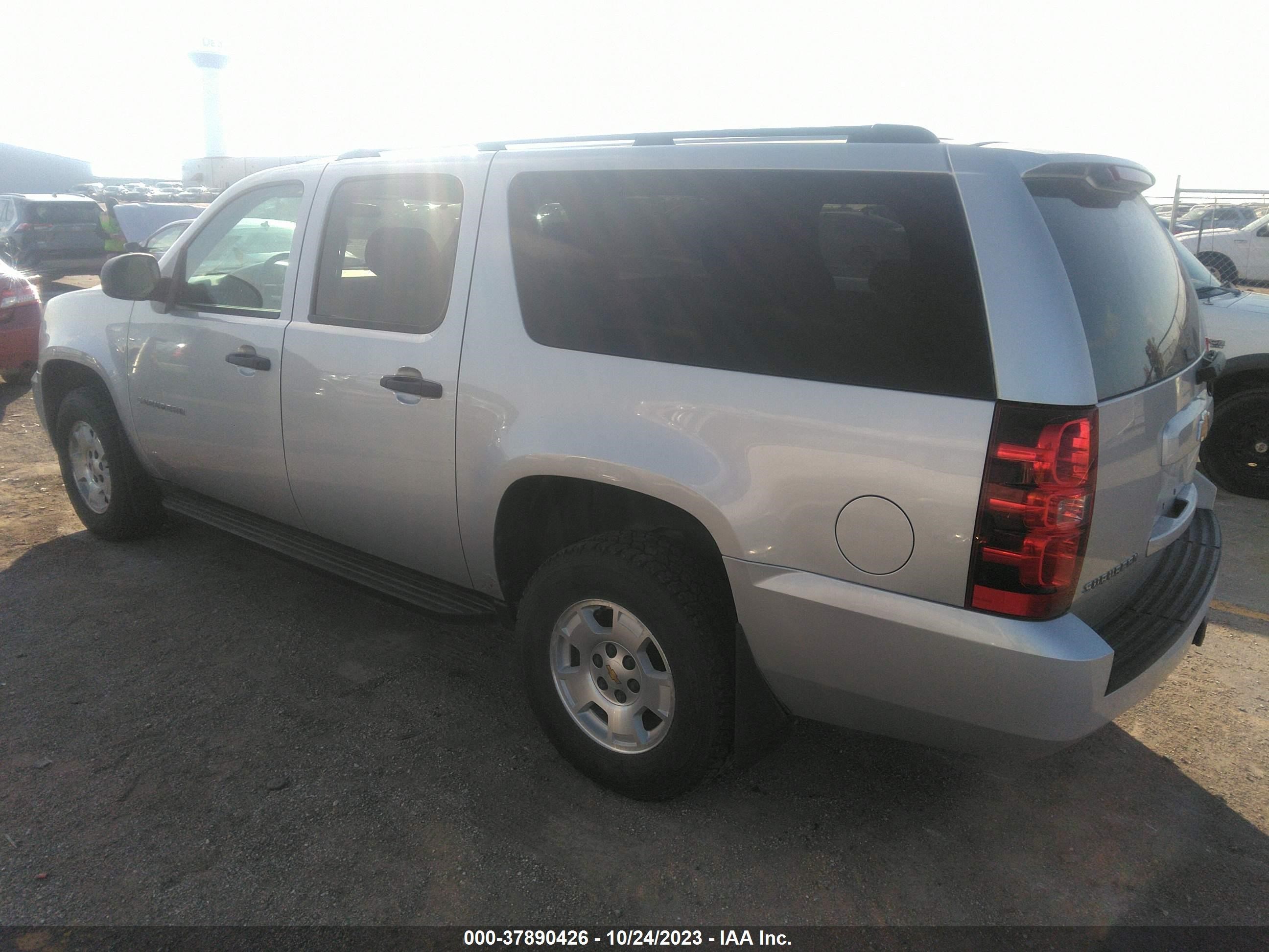 Photo 2 VIN: 1GNSK5E78ER206862 - CHEVROLET SUBURBAN 