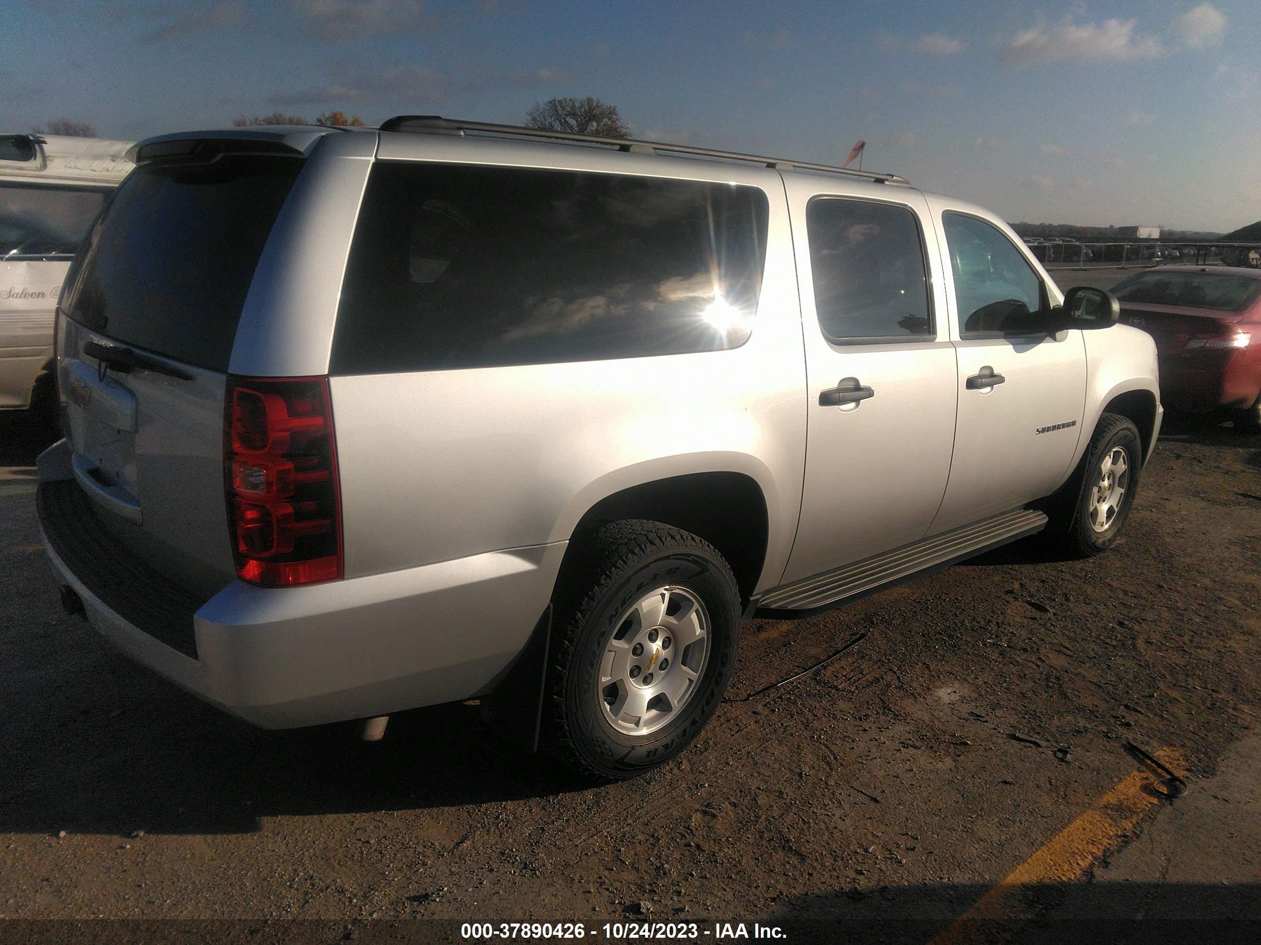 Photo 3 VIN: 1GNSK5E78ER206862 - CHEVROLET SUBURBAN 