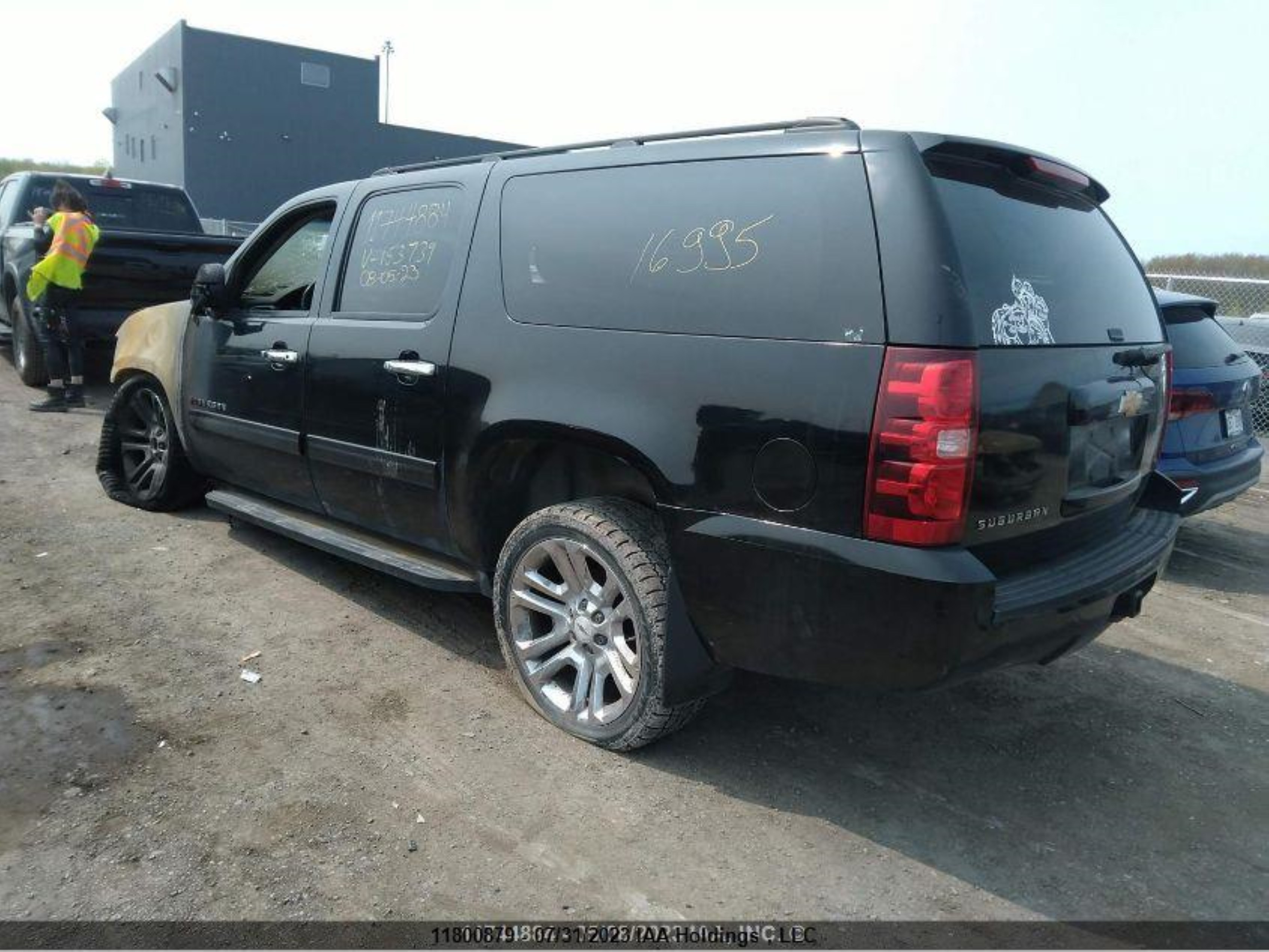 Photo 2 VIN: 1GNSK5E7XCR153739 - CHEVROLET SUBURBAN 