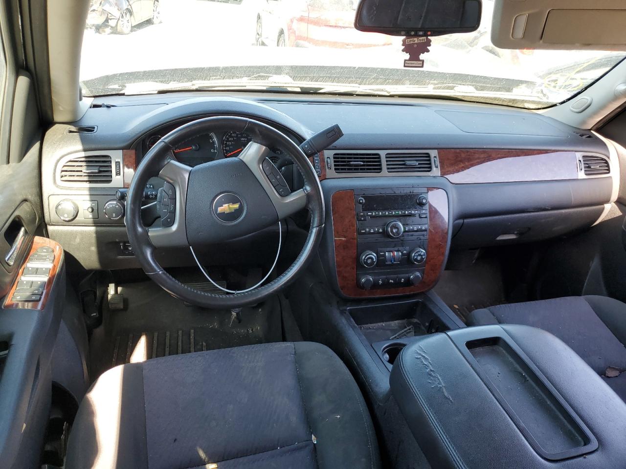 Photo 7 VIN: 1GNSKAE03DR233882 - CHEVROLET TAHOE 