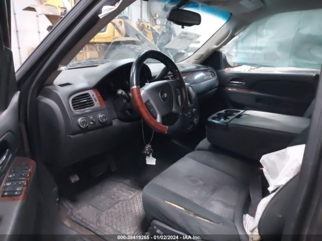 Photo 4 VIN: 1GNSKAE04DR175412 - CHEVROLET TAHOE 