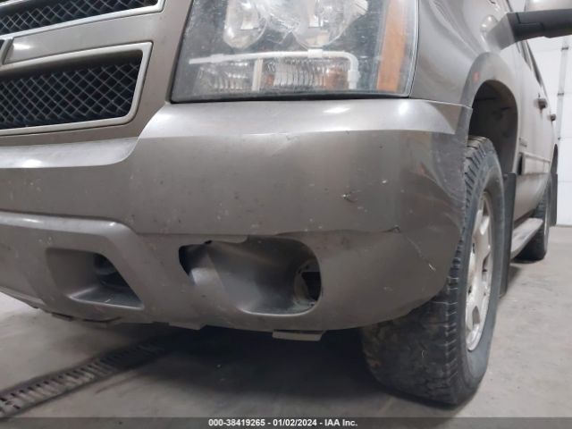 Photo 5 VIN: 1GNSKAE04DR175412 - CHEVROLET TAHOE 