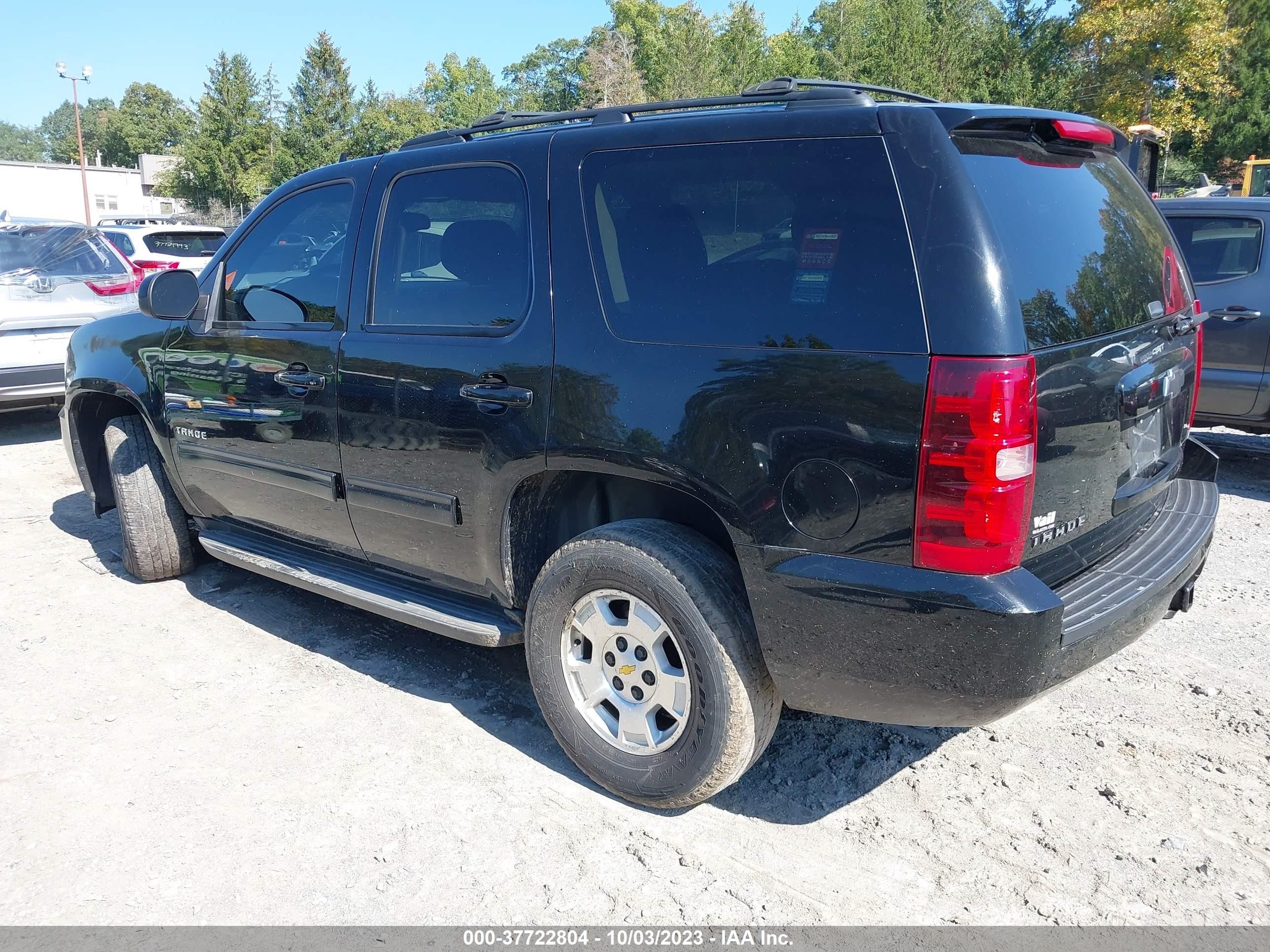 Photo 2 VIN: 1GNSKAE06BR264833 - CHEVROLET TAHOE 