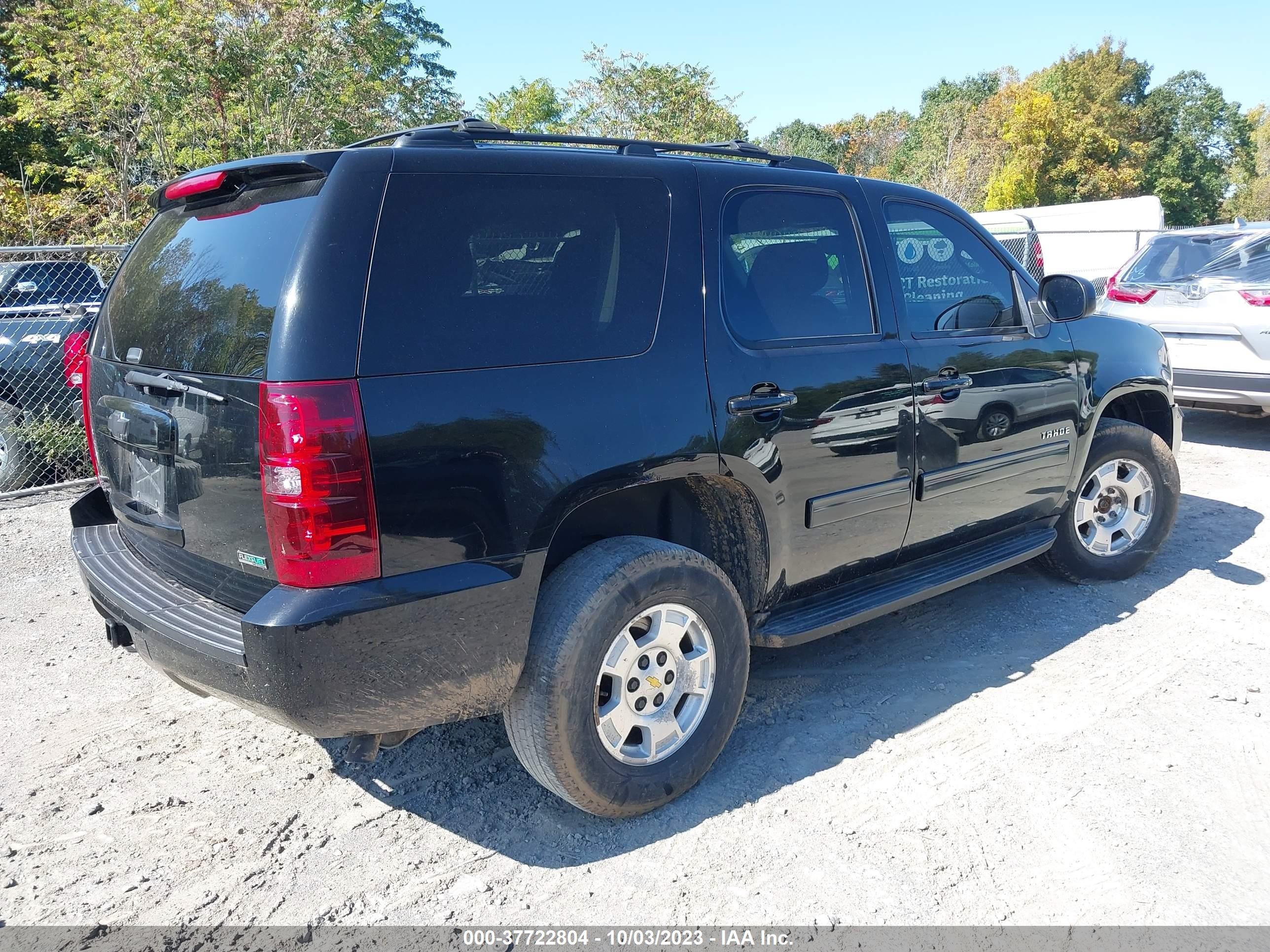 Photo 3 VIN: 1GNSKAE06BR264833 - CHEVROLET TAHOE 