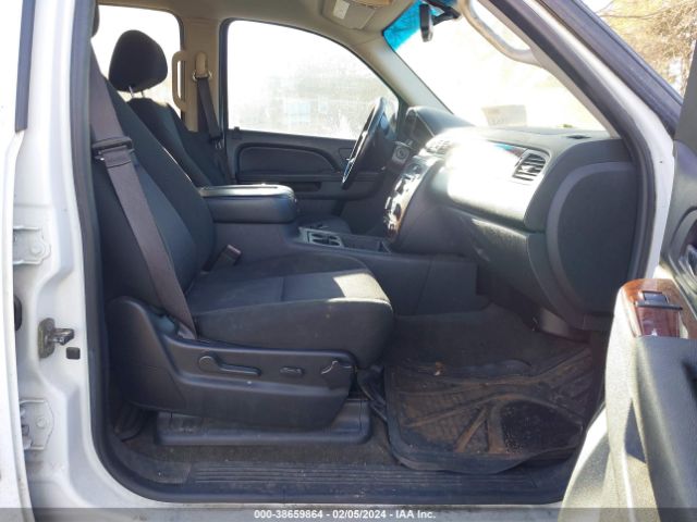 Photo 4 VIN: 1GNSKAE08DR253948 - CHEVROLET TAHOE 