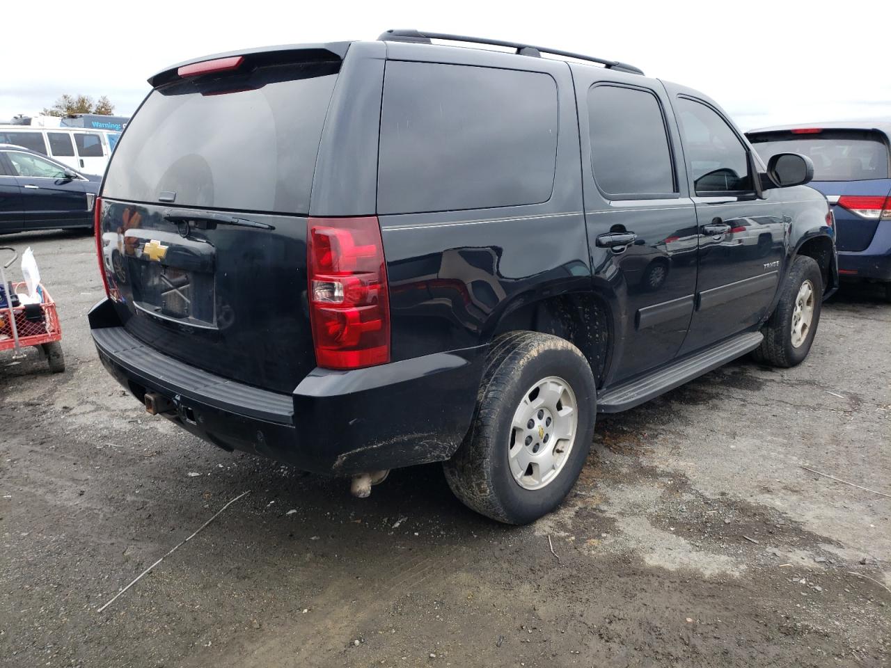 Photo 2 VIN: 1GNSKAE08ER162762 - CHEVROLET TAHOE 