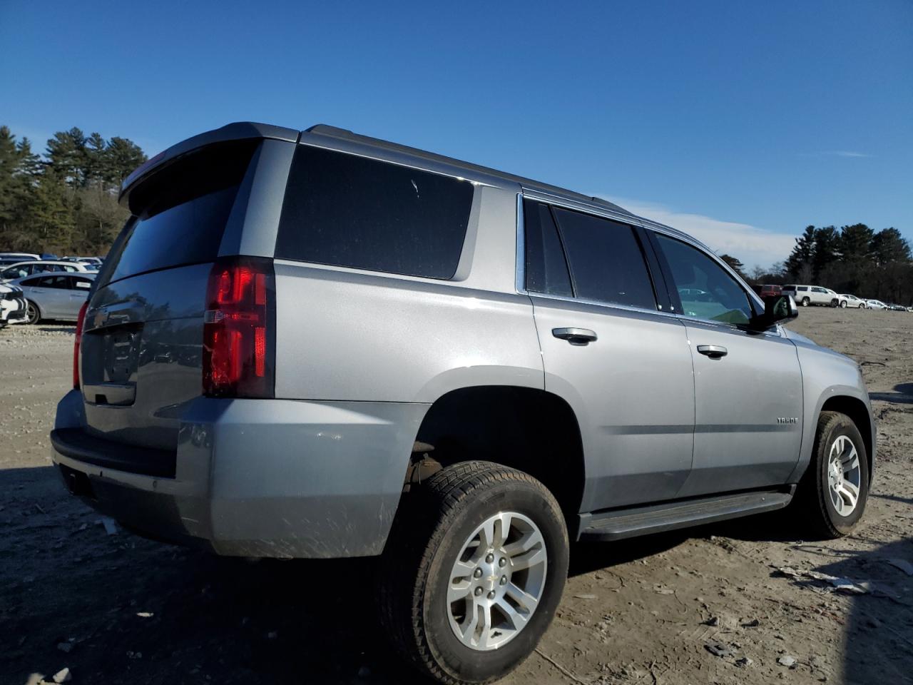 Photo 2 VIN: 1GNSKAEC6JR372958 - CHEVROLET TAHOE 