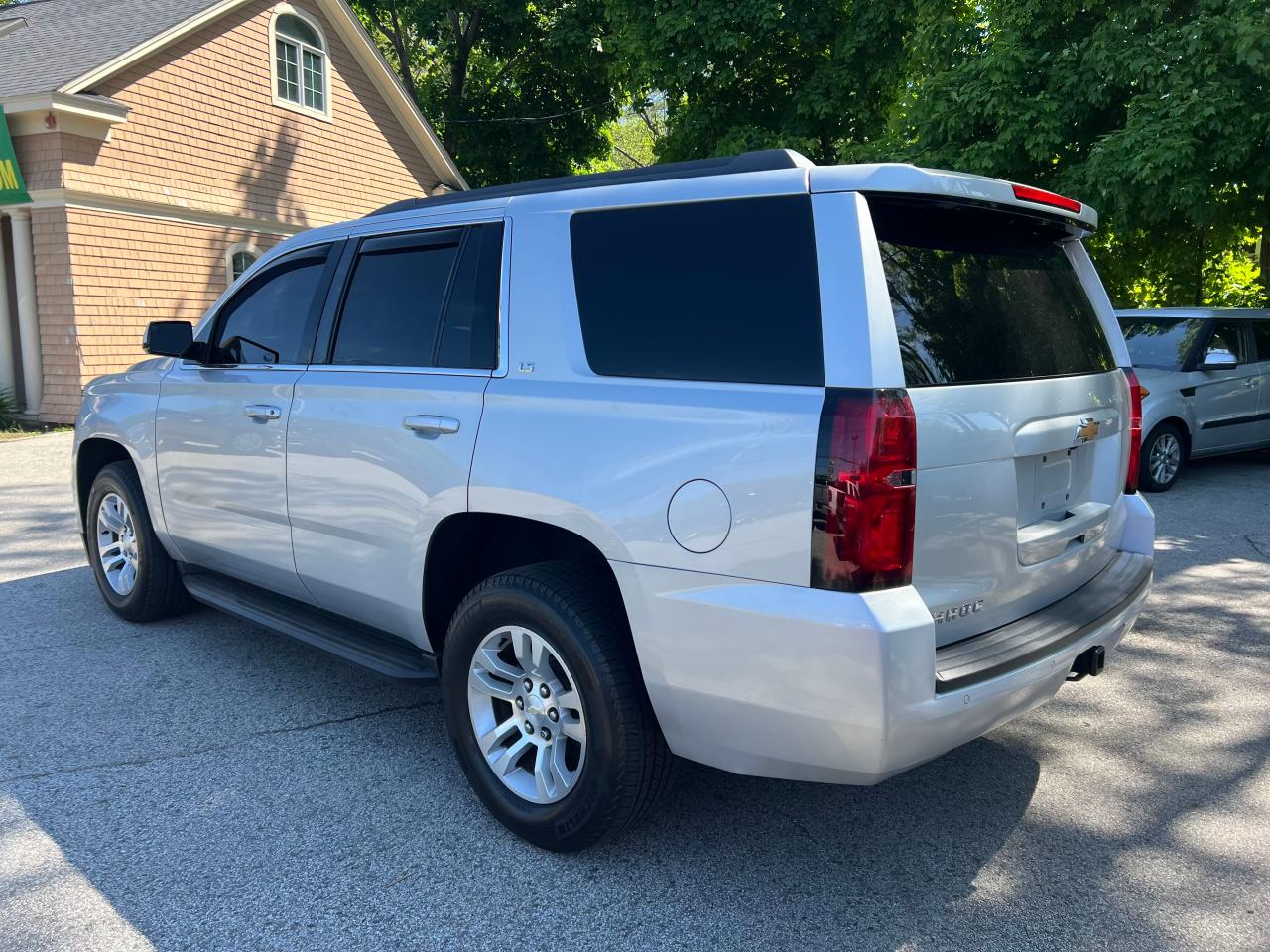 Photo 2 VIN: 1GNSKAKC6GR385254 - CHEVROLET TAHOE 