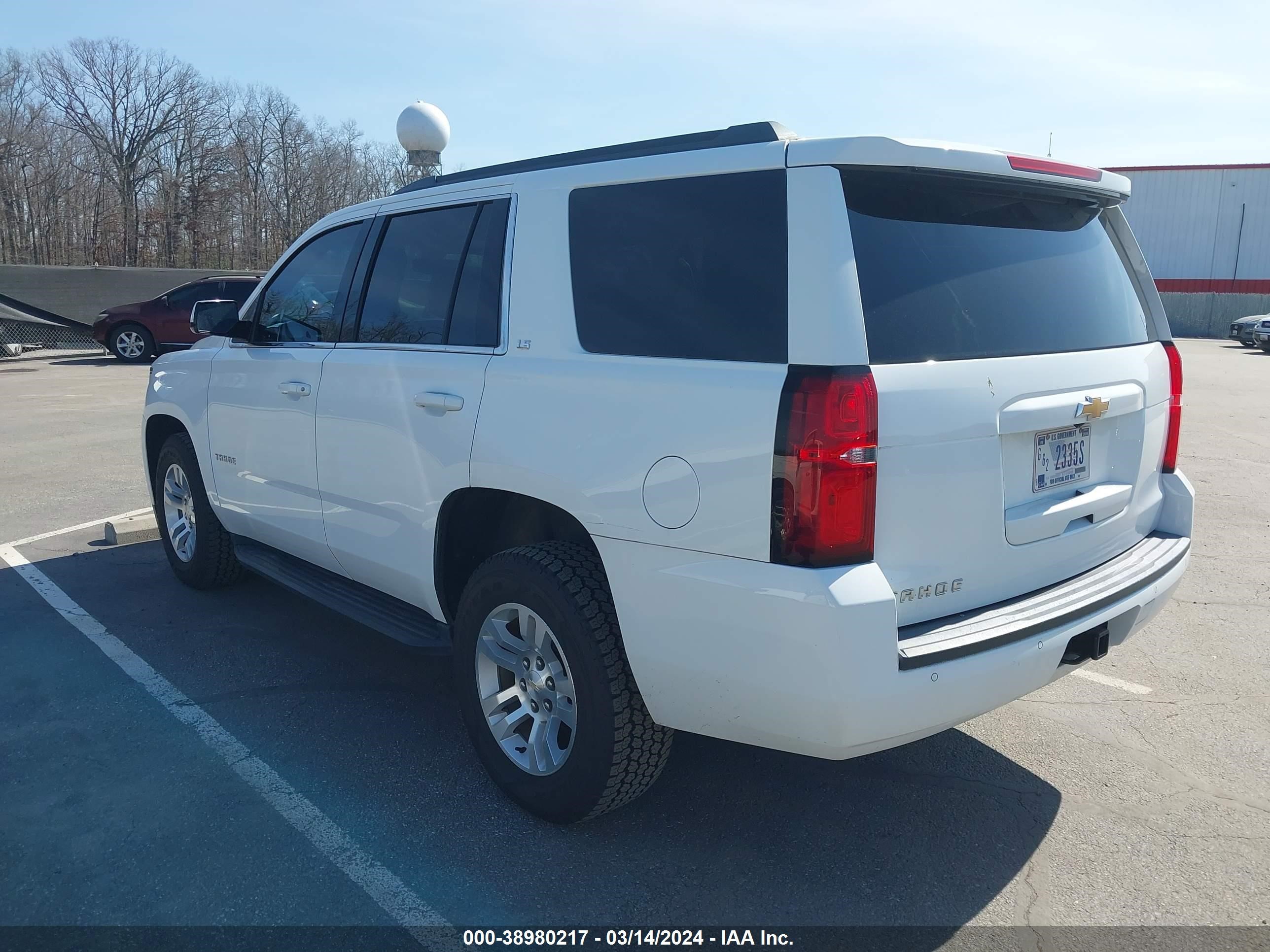 Photo 2 VIN: 1GNSKAKC6GR405955 - CHEVROLET TAHOE 