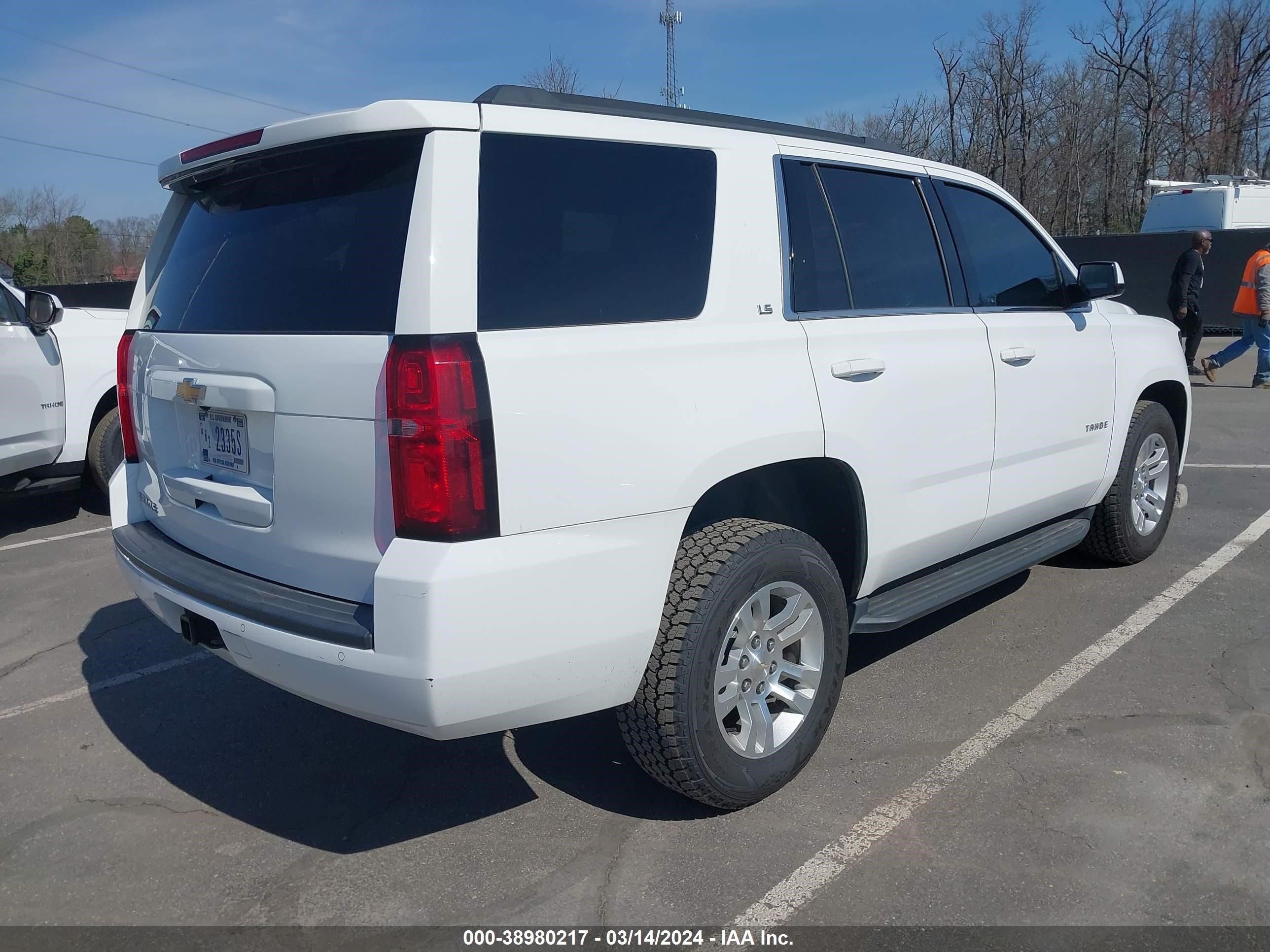 Photo 3 VIN: 1GNSKAKC6GR405955 - CHEVROLET TAHOE 