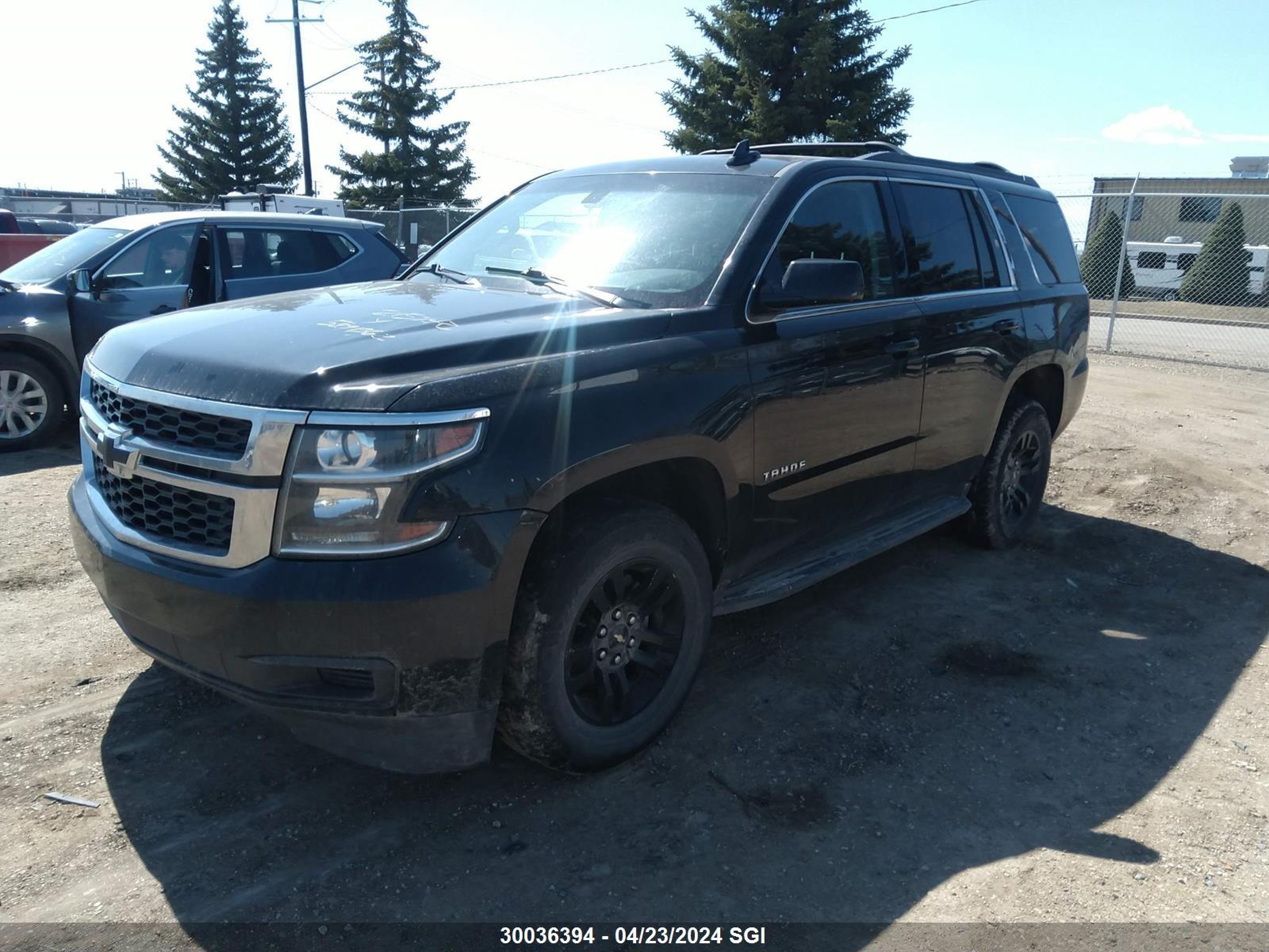 Photo 1 VIN: 1GNSKAKC6JR215242 - CHEVROLET TAHOE 