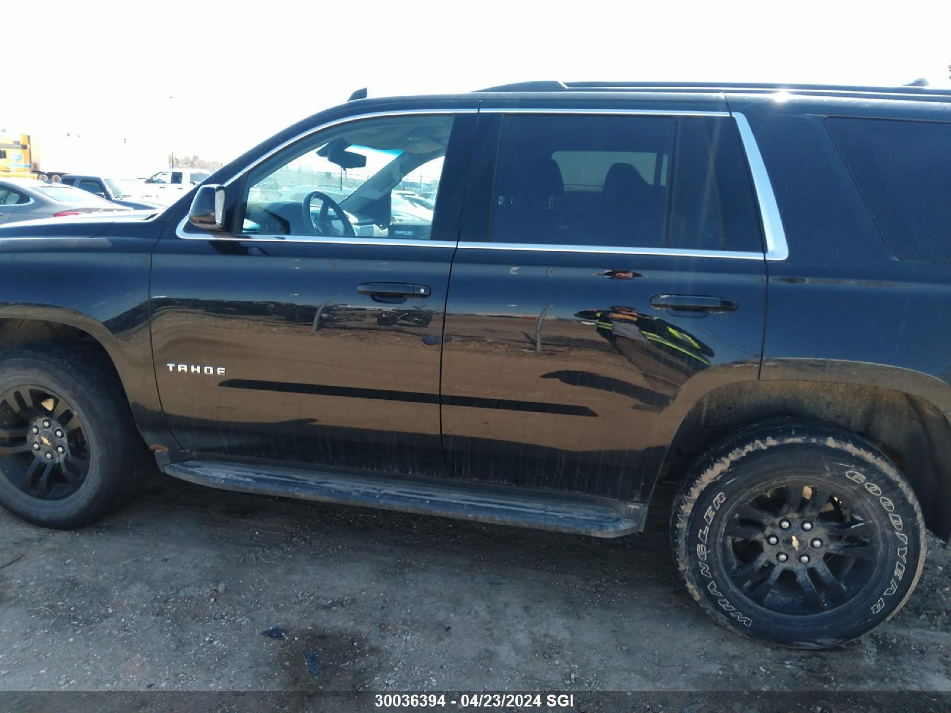 Photo 14 VIN: 1GNSKAKC6JR215242 - CHEVROLET TAHOE 