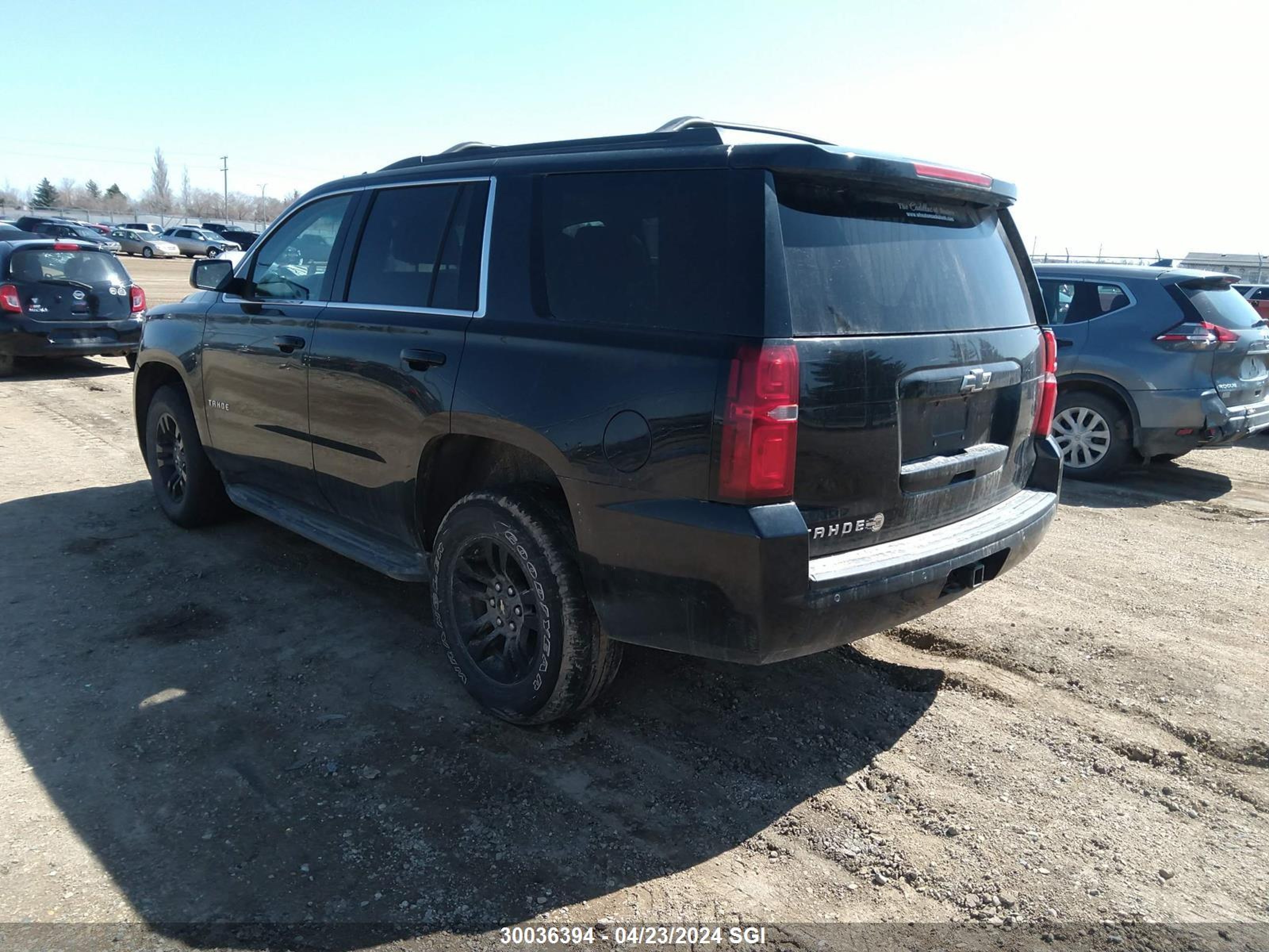 Photo 2 VIN: 1GNSKAKC6JR215242 - CHEVROLET TAHOE 