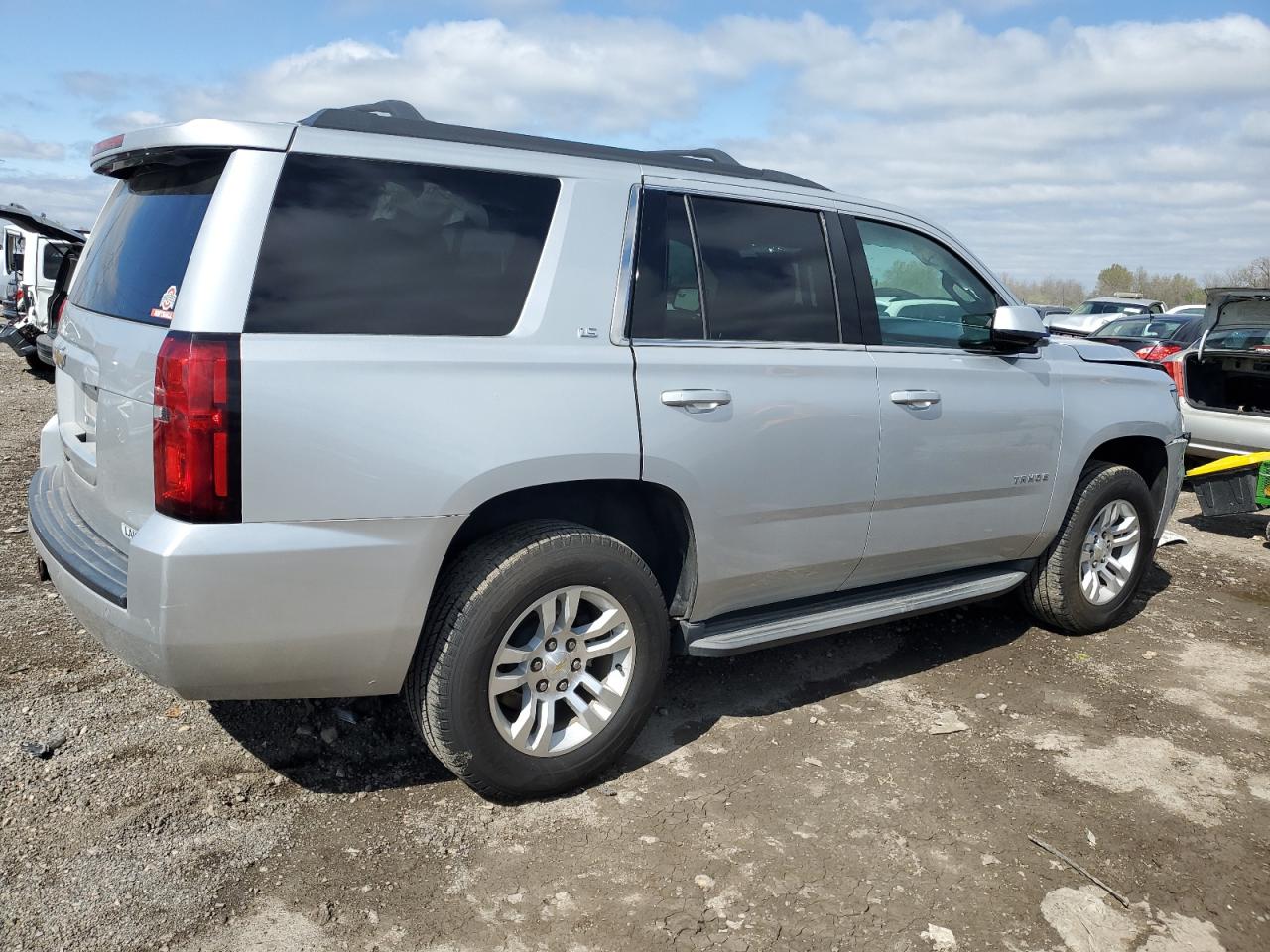 Photo 2 VIN: 1GNSKAKC8FR233586 - CHEVROLET TAHOE 