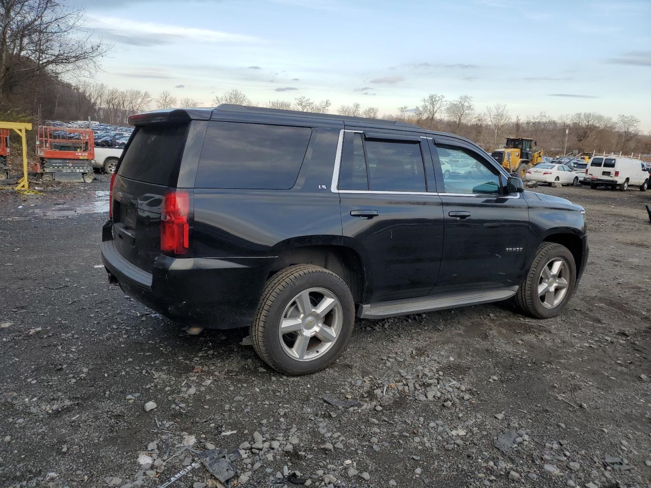 Photo 2 VIN: 1GNSKAKC9FR255516 - CHEVROLET TAHOE 