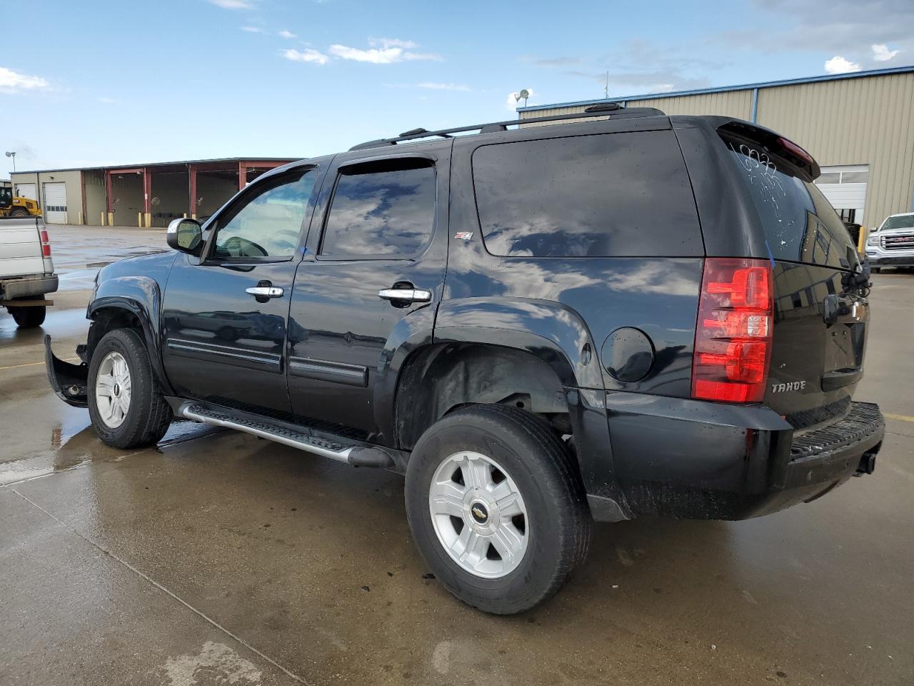 Photo 1 VIN: 1GNSKBE00BR137209 - CHEVROLET TAHOE 