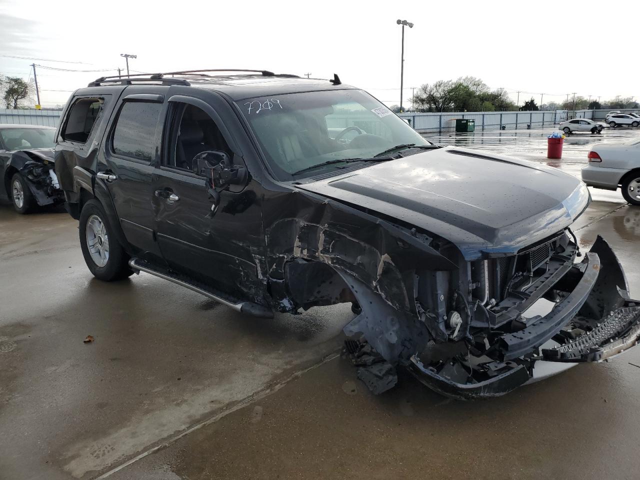 Photo 3 VIN: 1GNSKBE00BR137209 - CHEVROLET TAHOE 