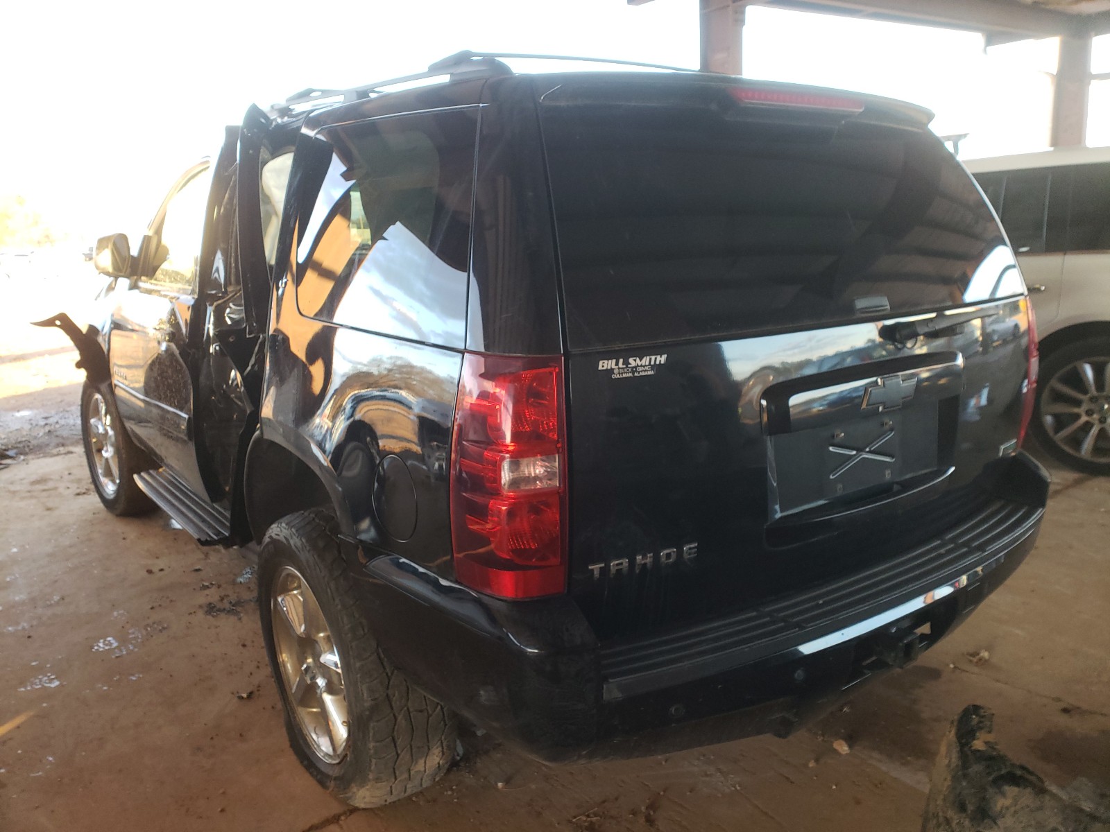 Photo 2 VIN: 1GNSKBE00BR178021 - CHEVROLET TAHOE K150 