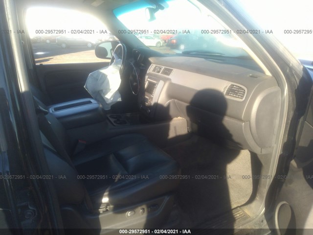 Photo 4 VIN: 1GNSKBE00BR308346 - CHEVROLET TAHOE 