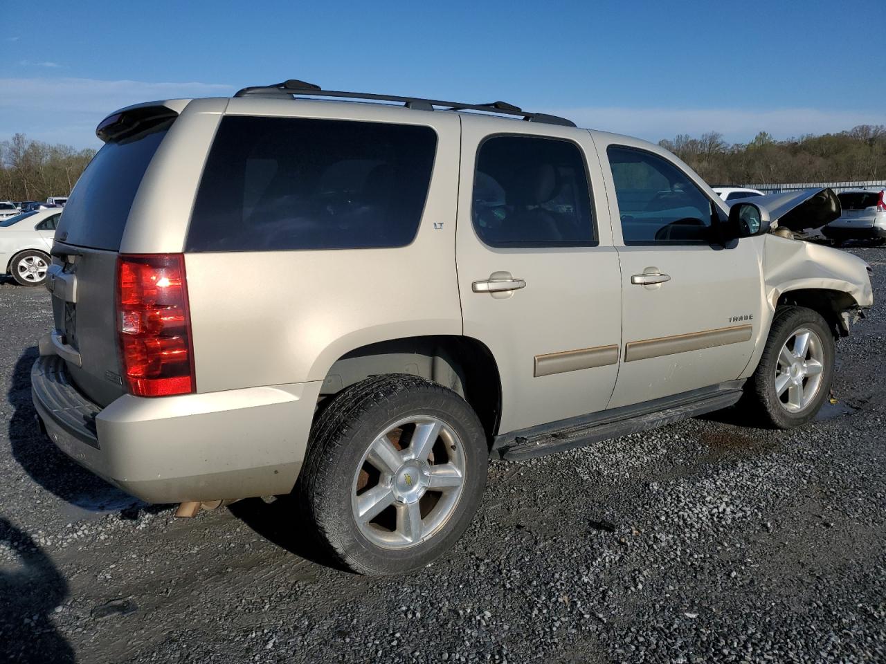 Photo 2 VIN: 1GNSKBE00BR375710 - CHEVROLET TAHOE 