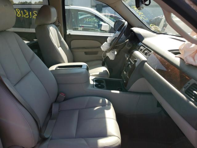 Photo 4 VIN: 1GNSKBE01DR259449 - CHEVROLET TAHOE 