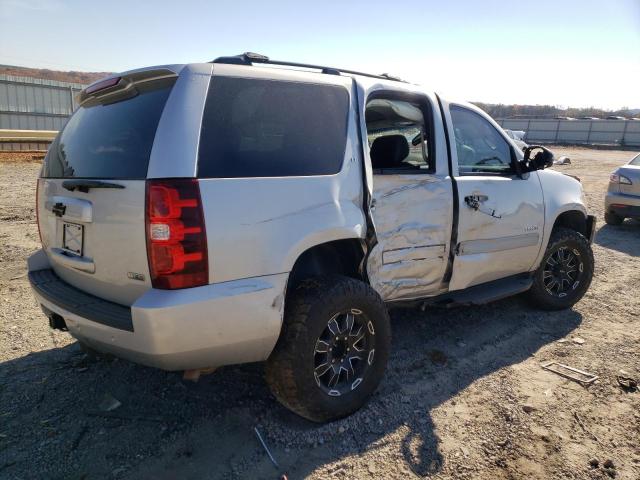 Photo 2 VIN: 1GNSKBE02BR111646 - CHEVROLET TAHOE 