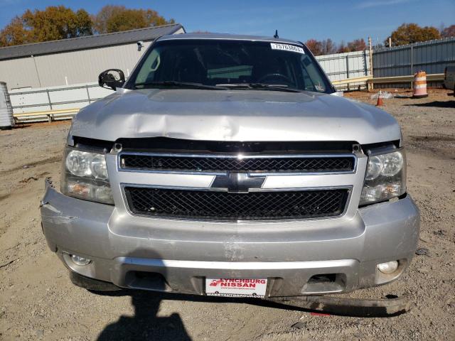 Photo 4 VIN: 1GNSKBE02BR111646 - CHEVROLET TAHOE 